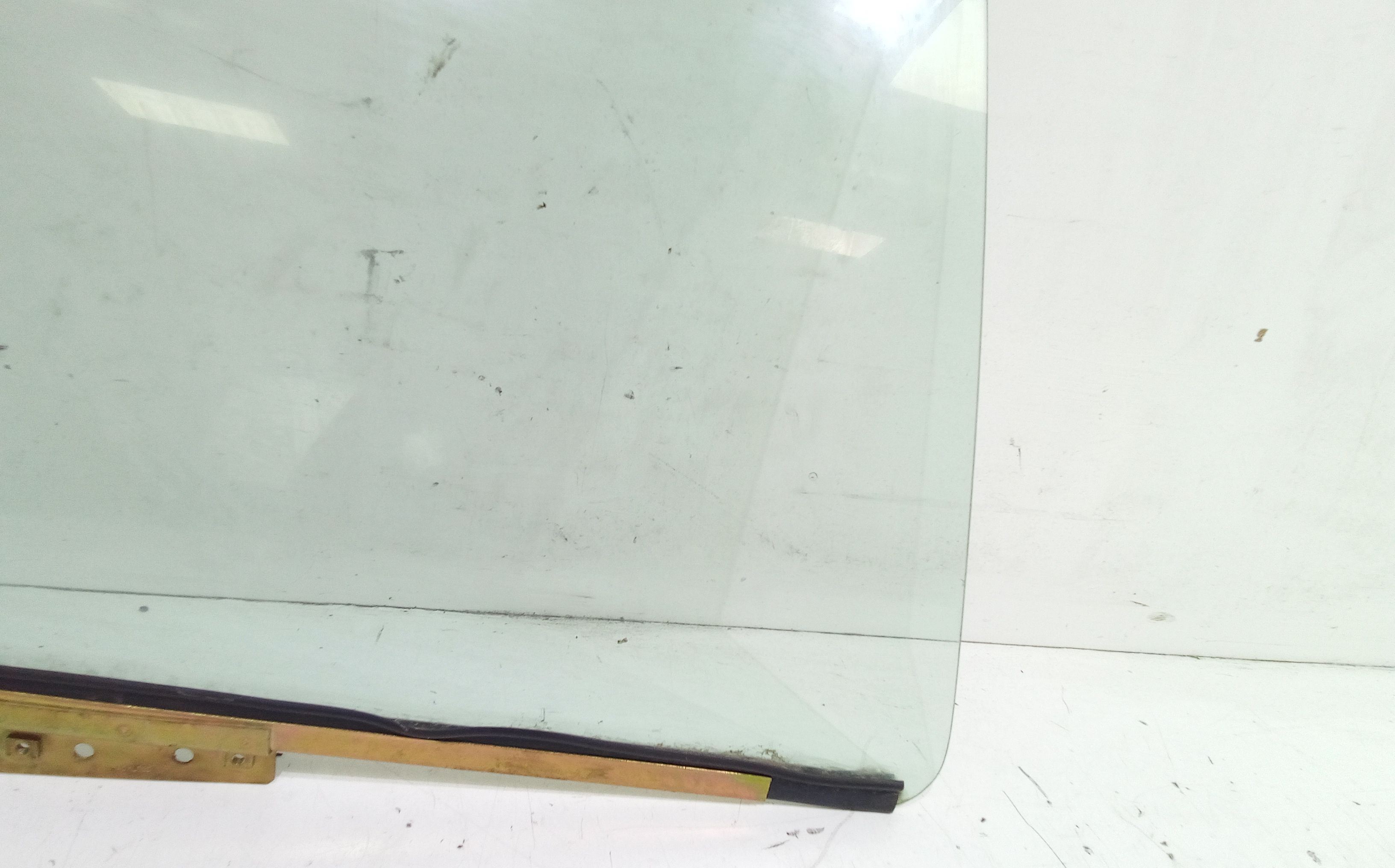 Vetro scendente posteriore destro RENAULT Clio Serie (90>93)