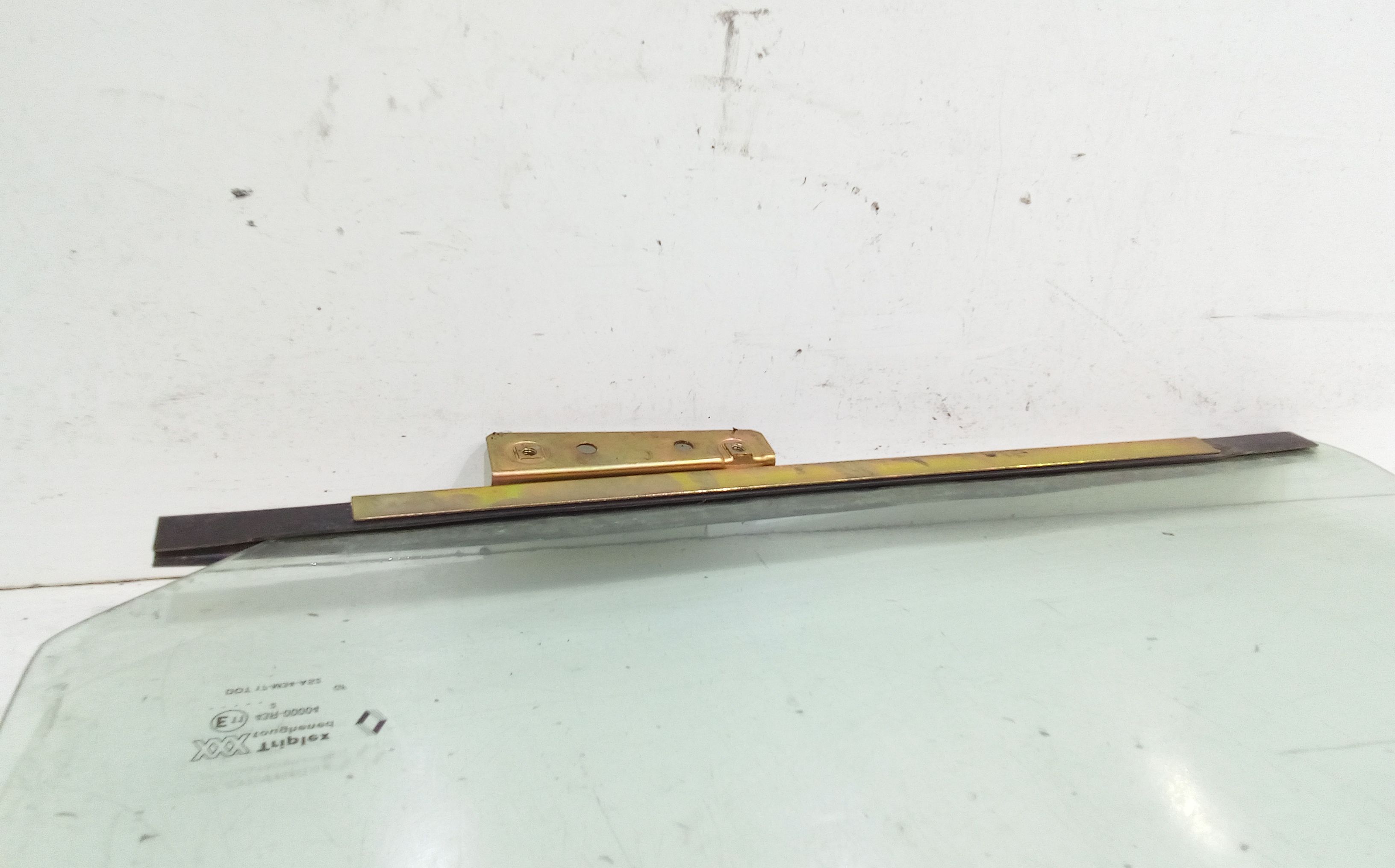 Vetro scendente posteriore destro RENAULT Clio Serie (90>93)