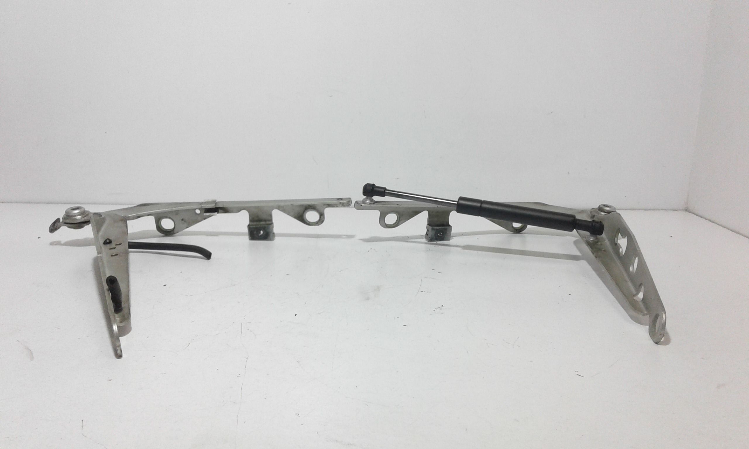 Cerniere cofano anteriore dx e sx VOLVO V70 2 Serie