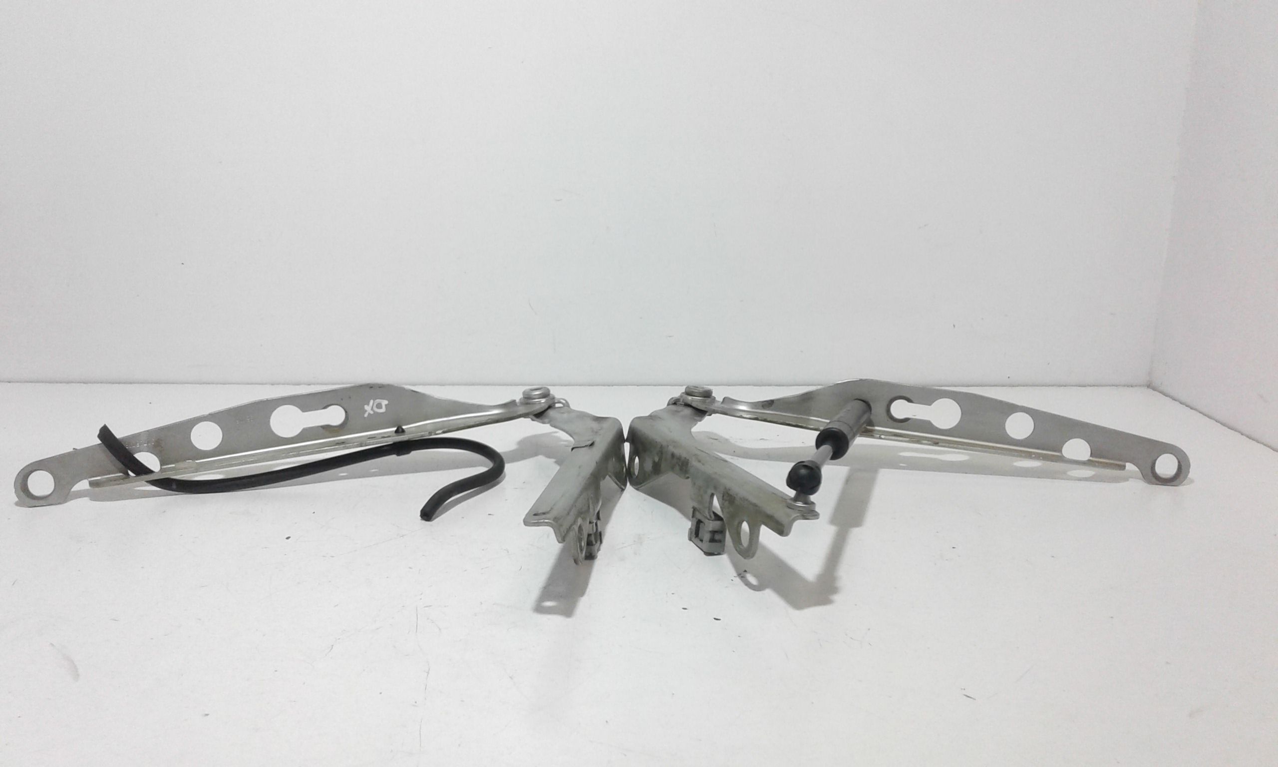 Cerniere cofano anteriore dx e sx VOLVO V70 2 Serie