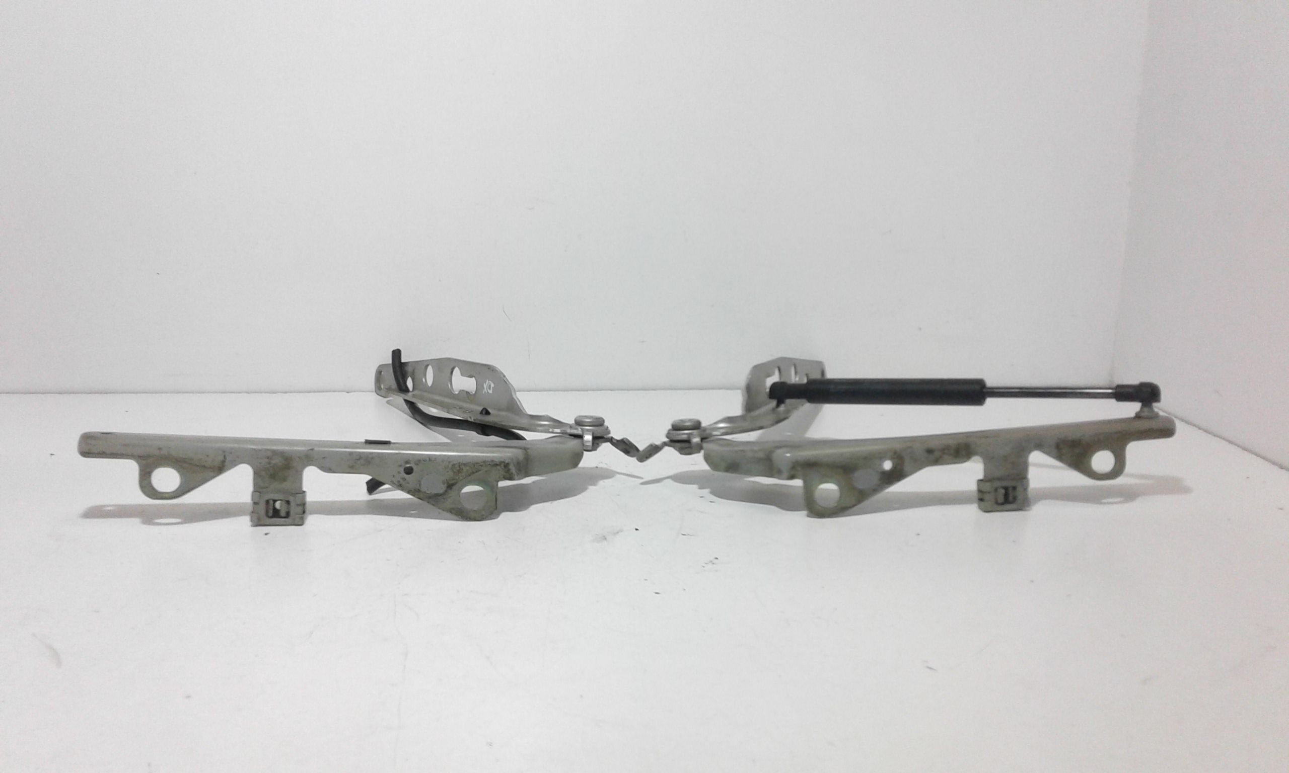 Cerniere cofano anteriore dx e sx VOLVO V70 2 Serie