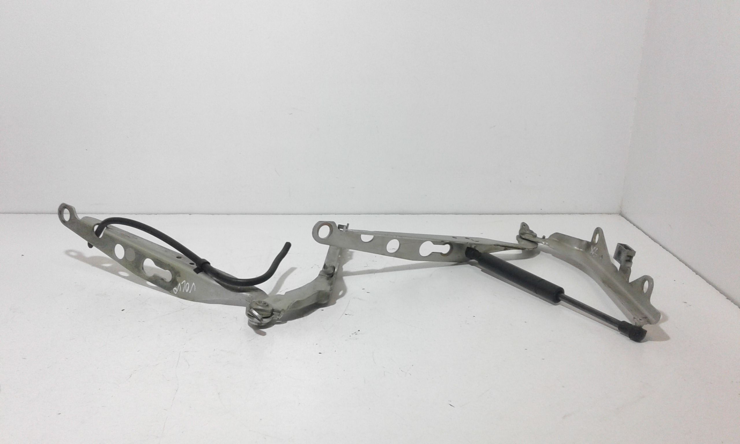 Cerniere cofano anteriore dx e sx VOLVO V70 2 Serie