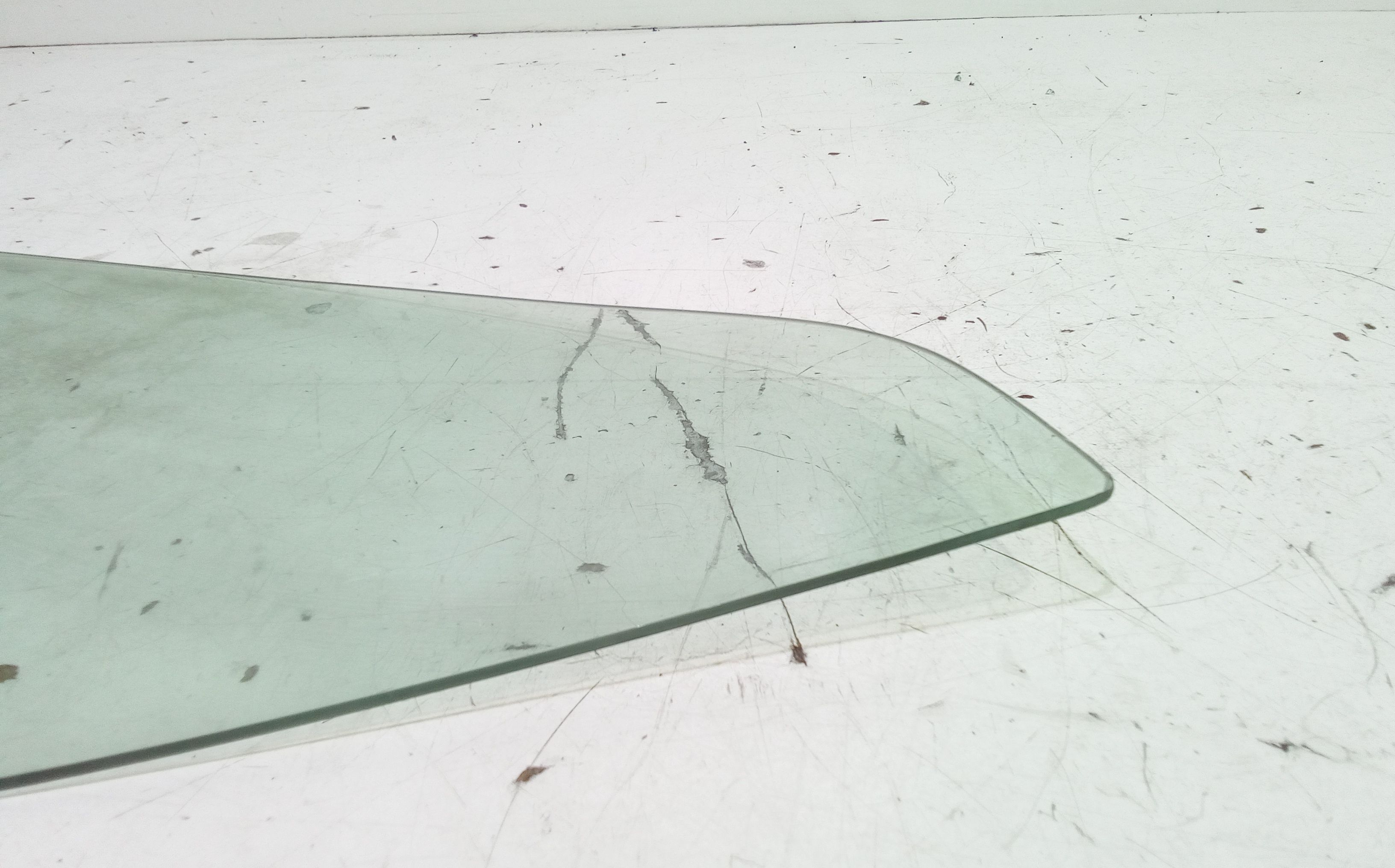 Vetro fisso posteriore SX guida RENAULT Clio Serie (90>93)