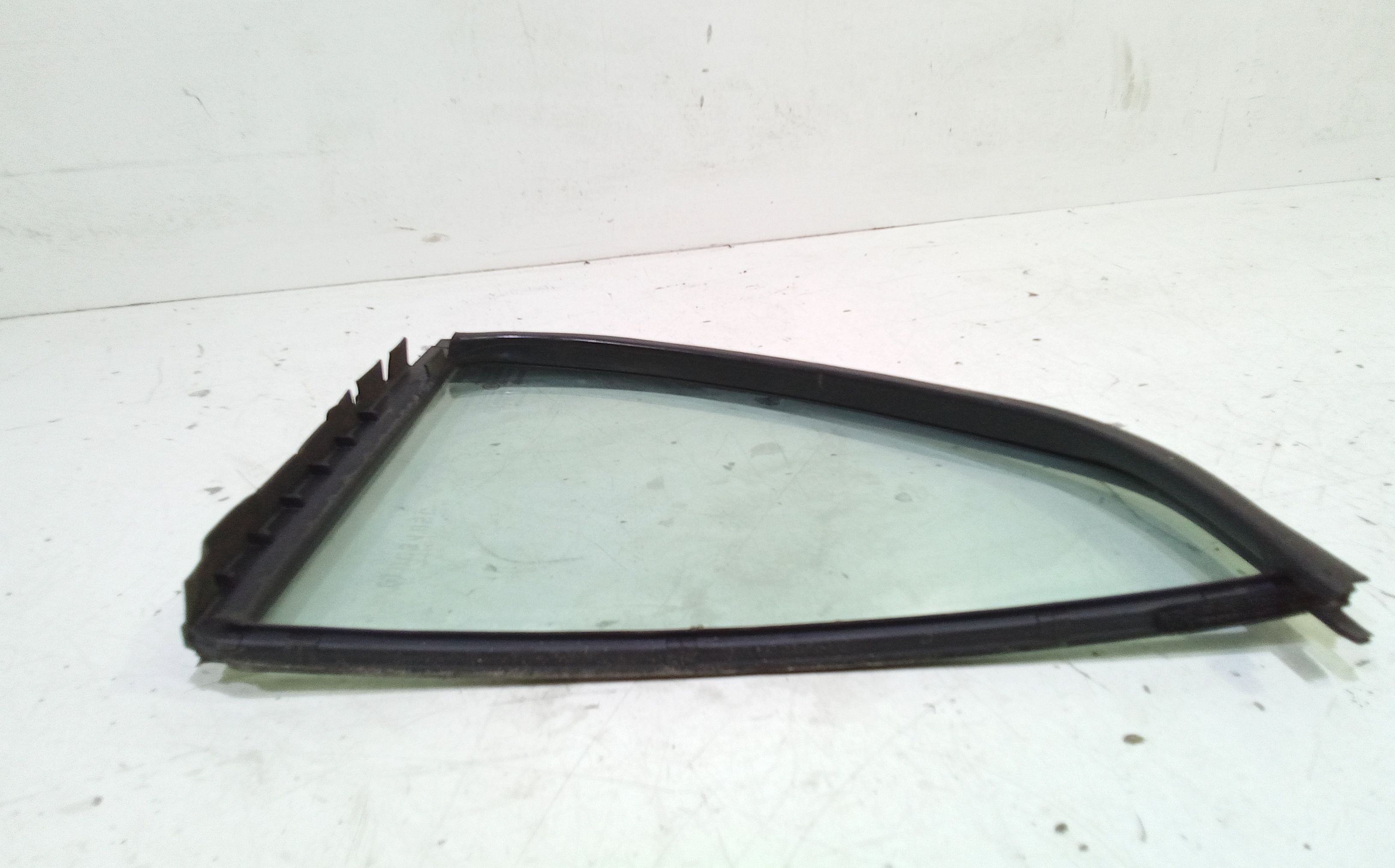 Vetro fisso posteriore SX guida TOYOTA Yaris Serie (05>08)