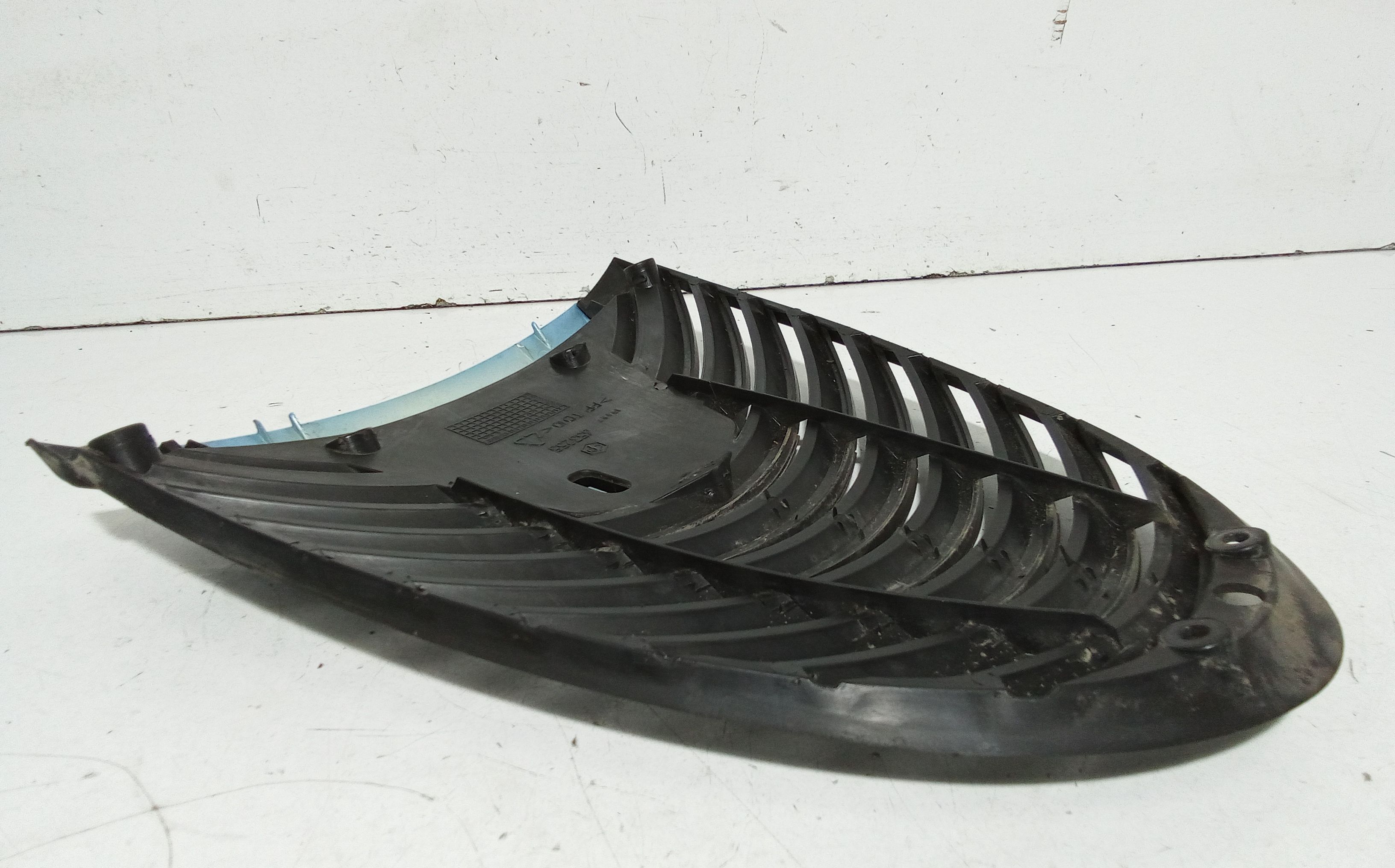 Mascherina griglia scudo anteriore PIAGGIO Carnaby 125cc (07>11)