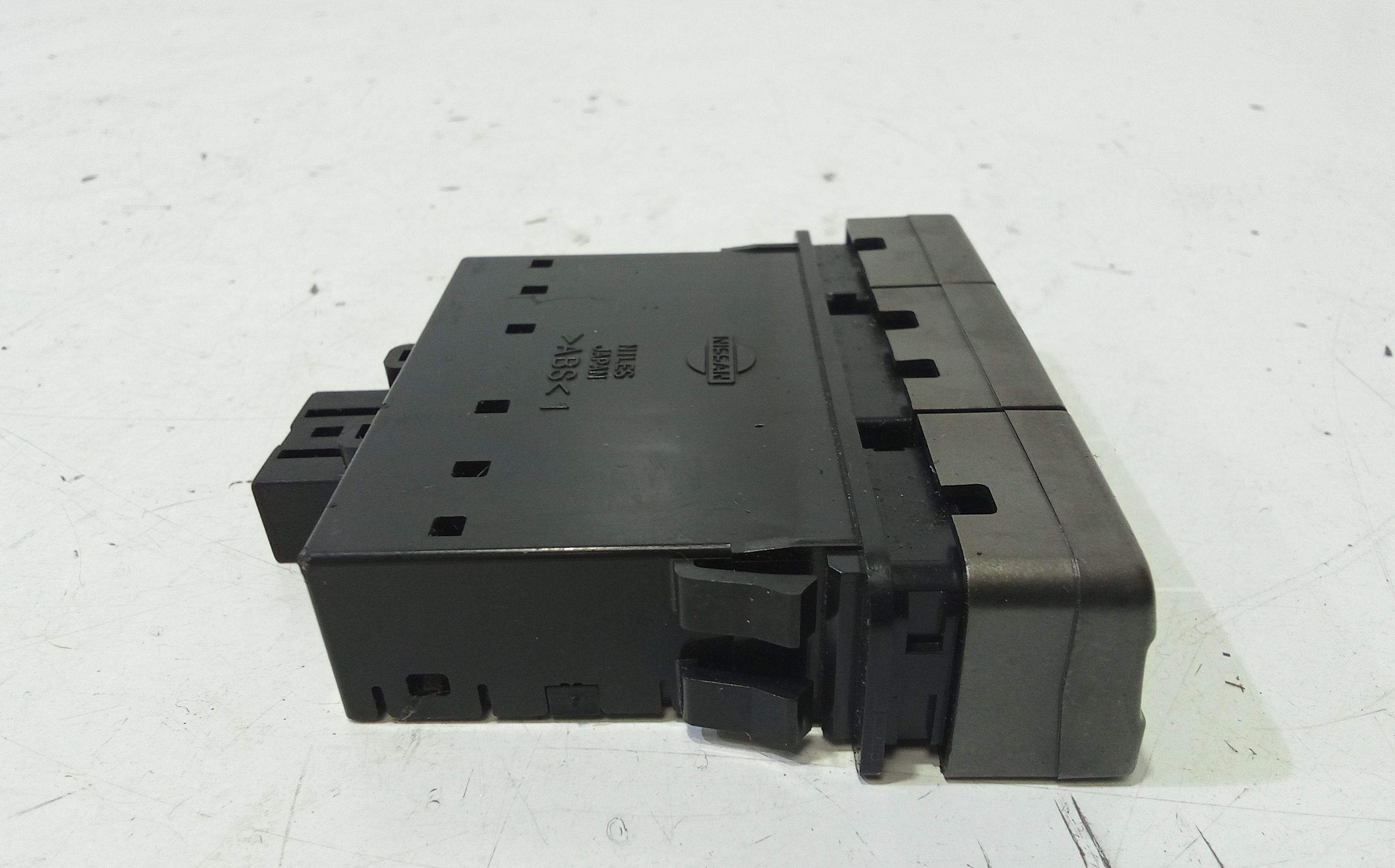 Interruttore chiusura automatica porte NISSAN X-Trail 1 Serie