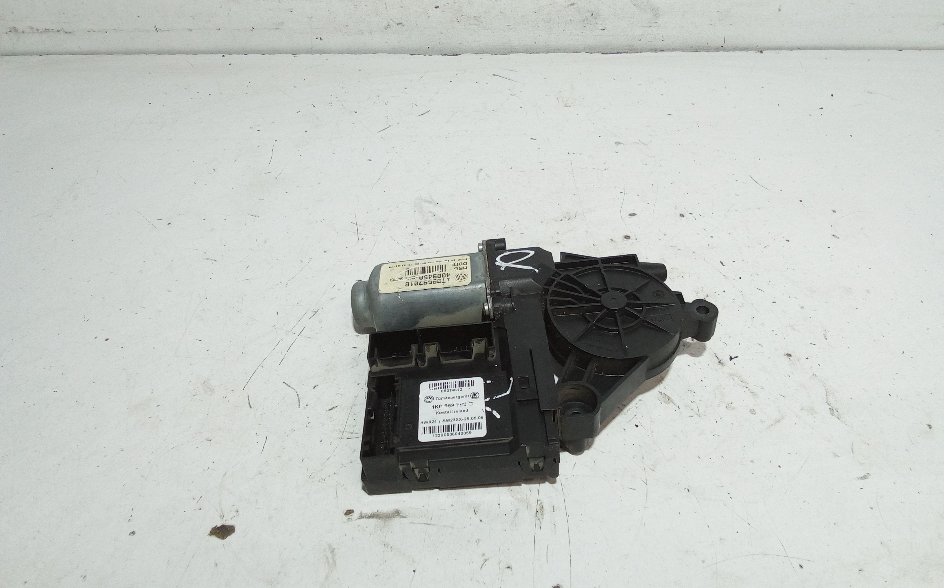 Motorino Alzavetro anteriore Sinistro VOLKSWAGEN Touran 1 Serie