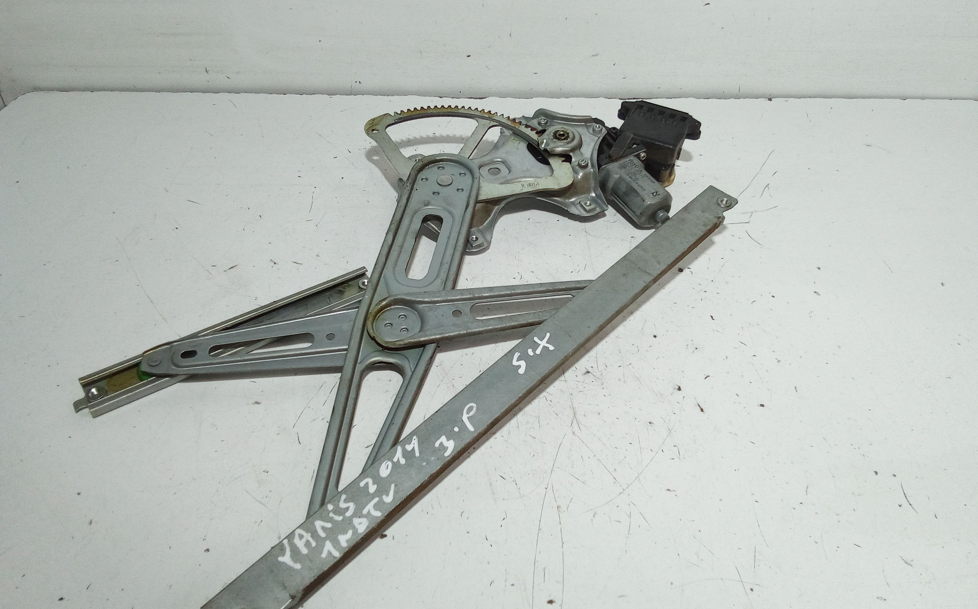 Cremagliera anteriore sinistra Guida TOYOTA Yaris Serie (08>11)