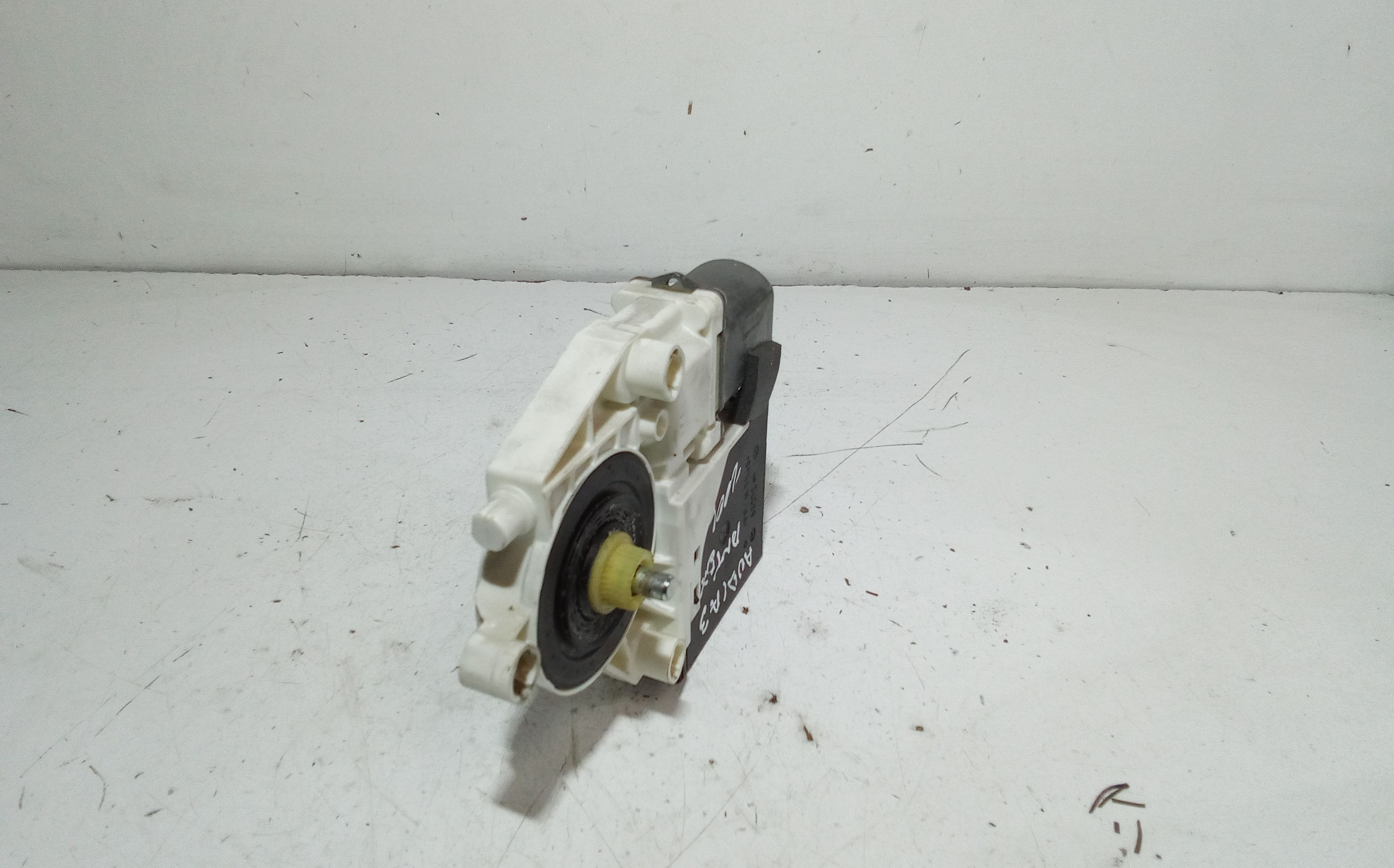Motorino Alzavetro anteriore destra AUDI A3 Serie (8P1) (05>08)