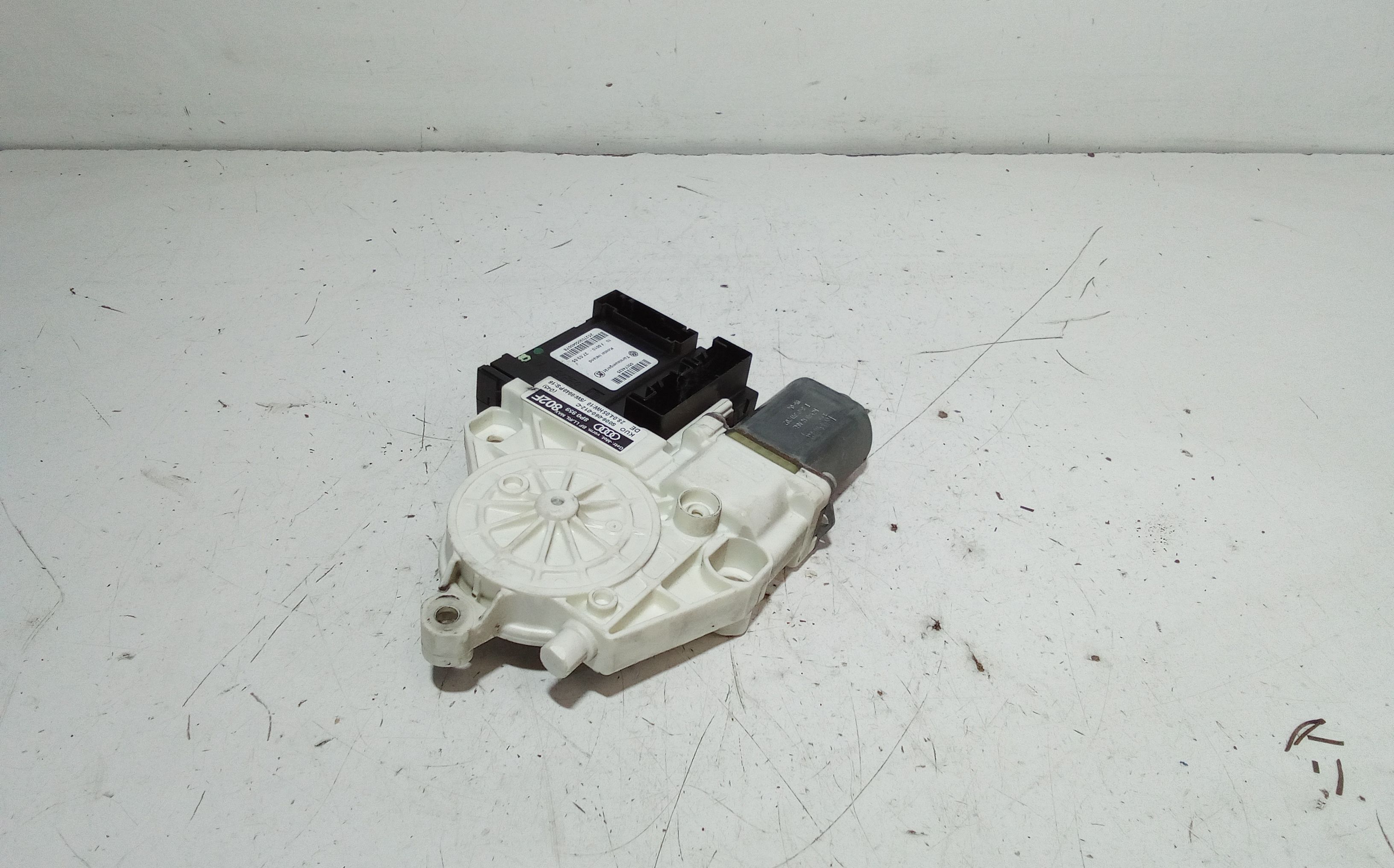 Motorino Alzavetro anteriore destra AUDI A3 Serie (8P1) (05>08)