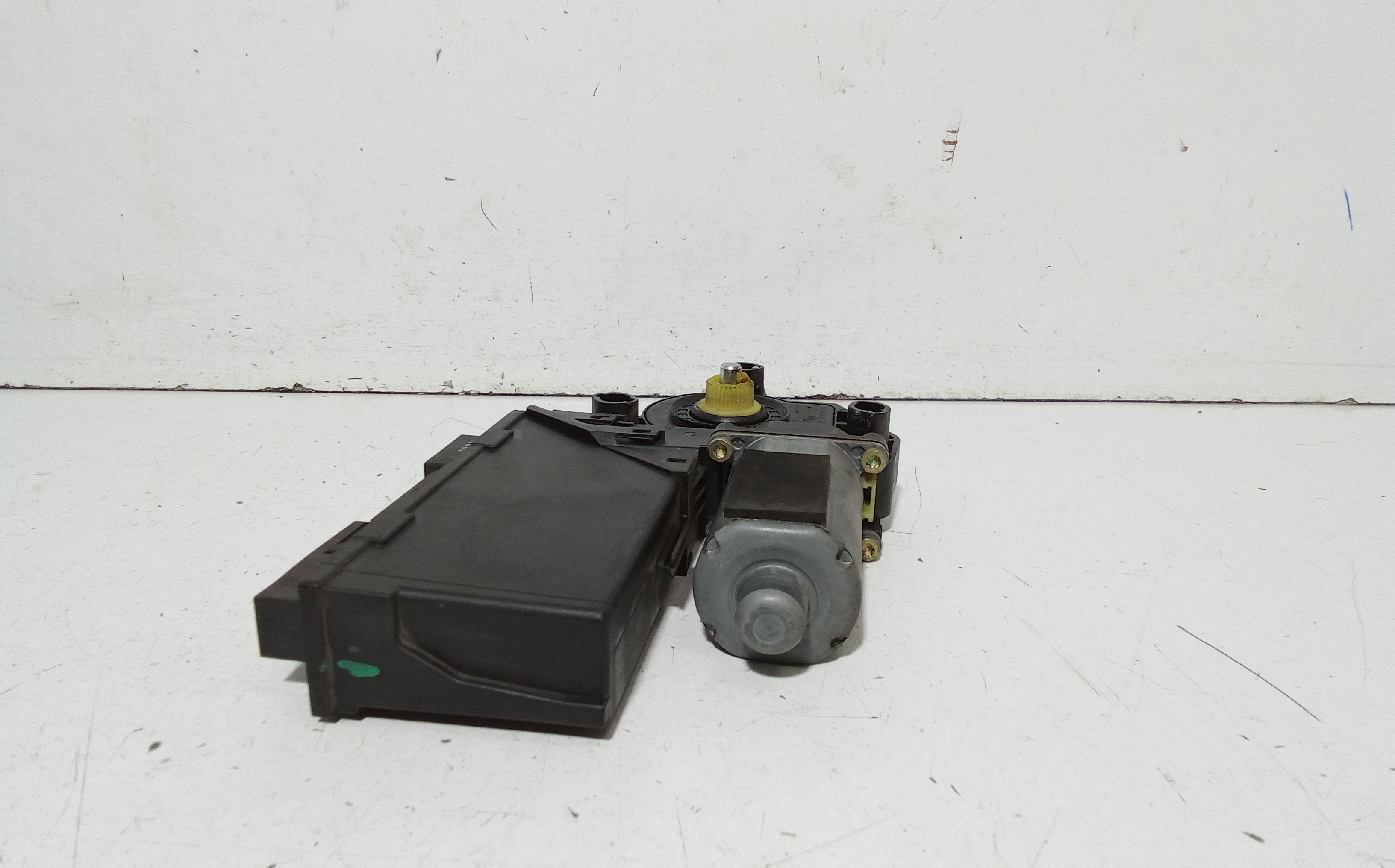 Motorino Alzavetro anteriore destra AUDI A2 Serie (8Z0) (00>05)