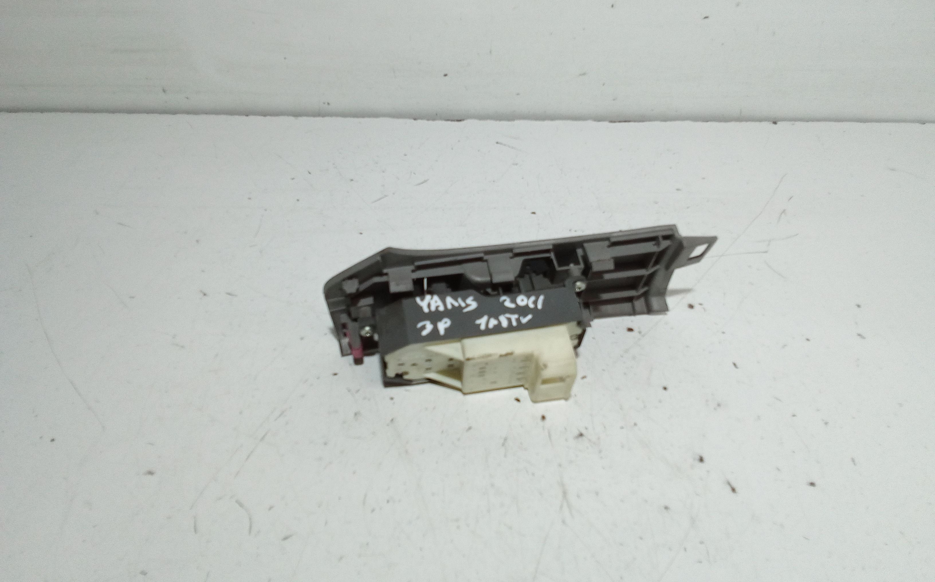 Pulsantiera anteriore sinistra Guida TOYOTA Yaris Serie (05>08)