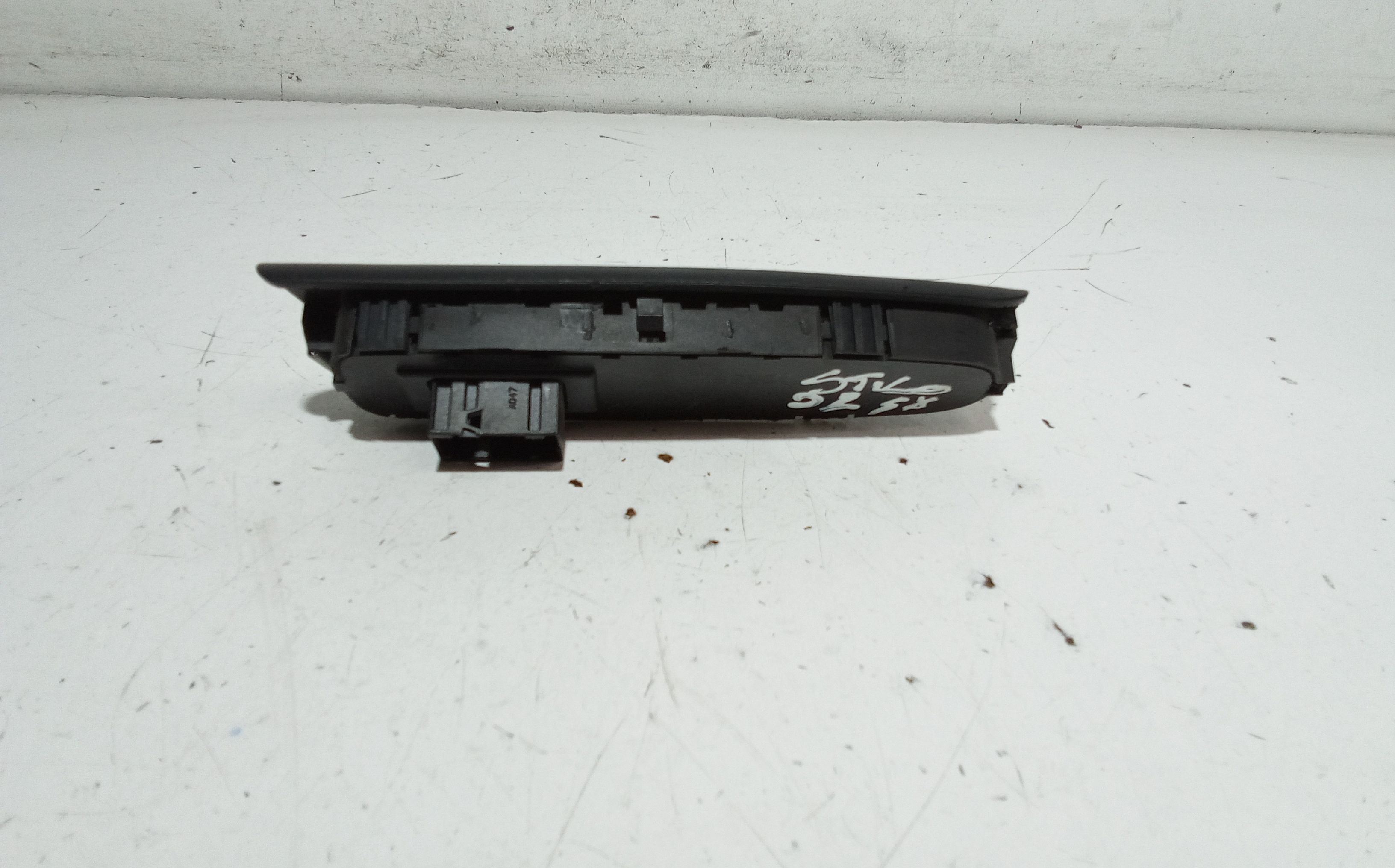 Pulsantiera anteriore sinistra Guida FIAT Stilo Berlina 5P