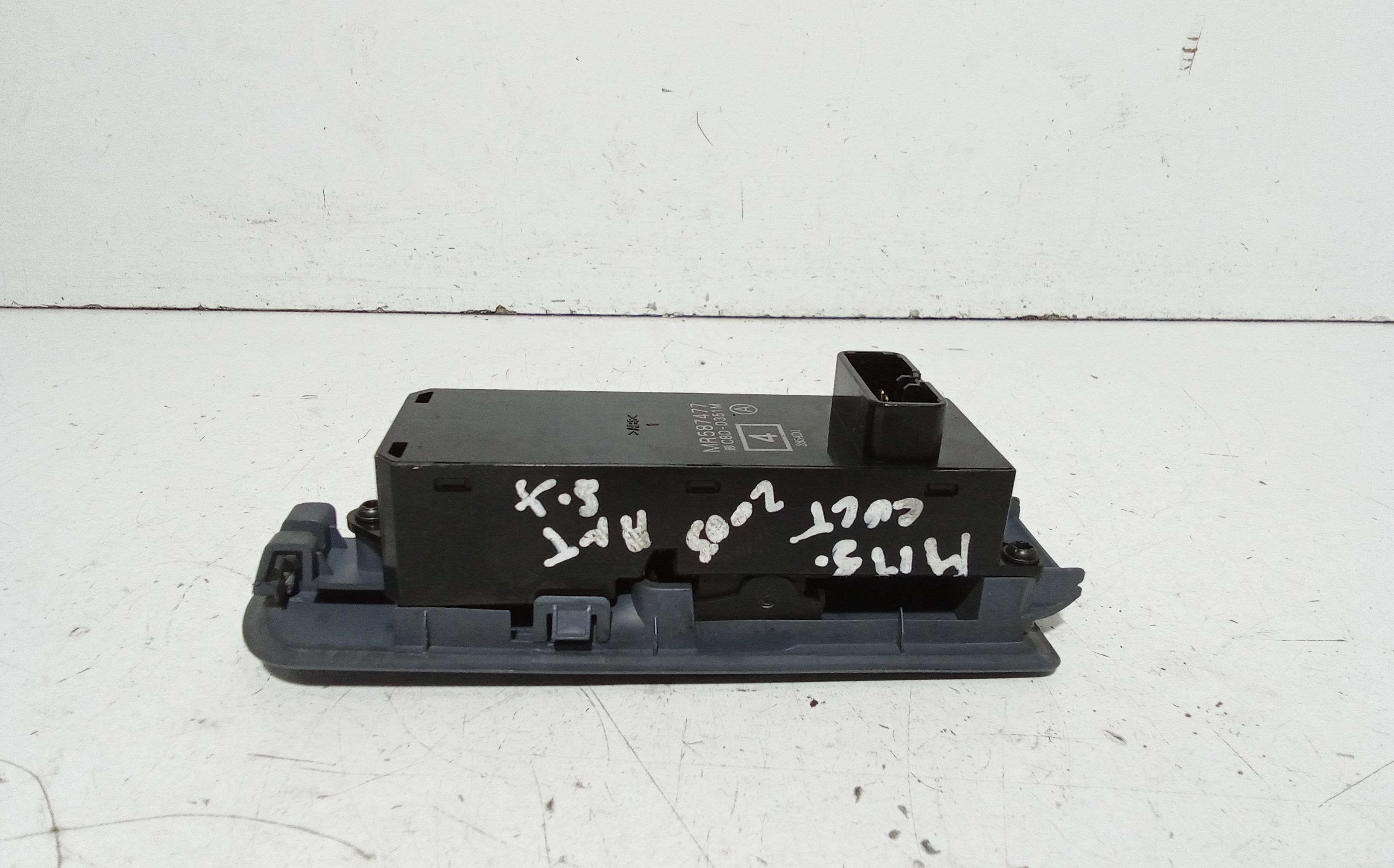 Pulsantiera anteriore sinistra Guida MITSUBISHI Colt Serie 5P (Z) (06>12)