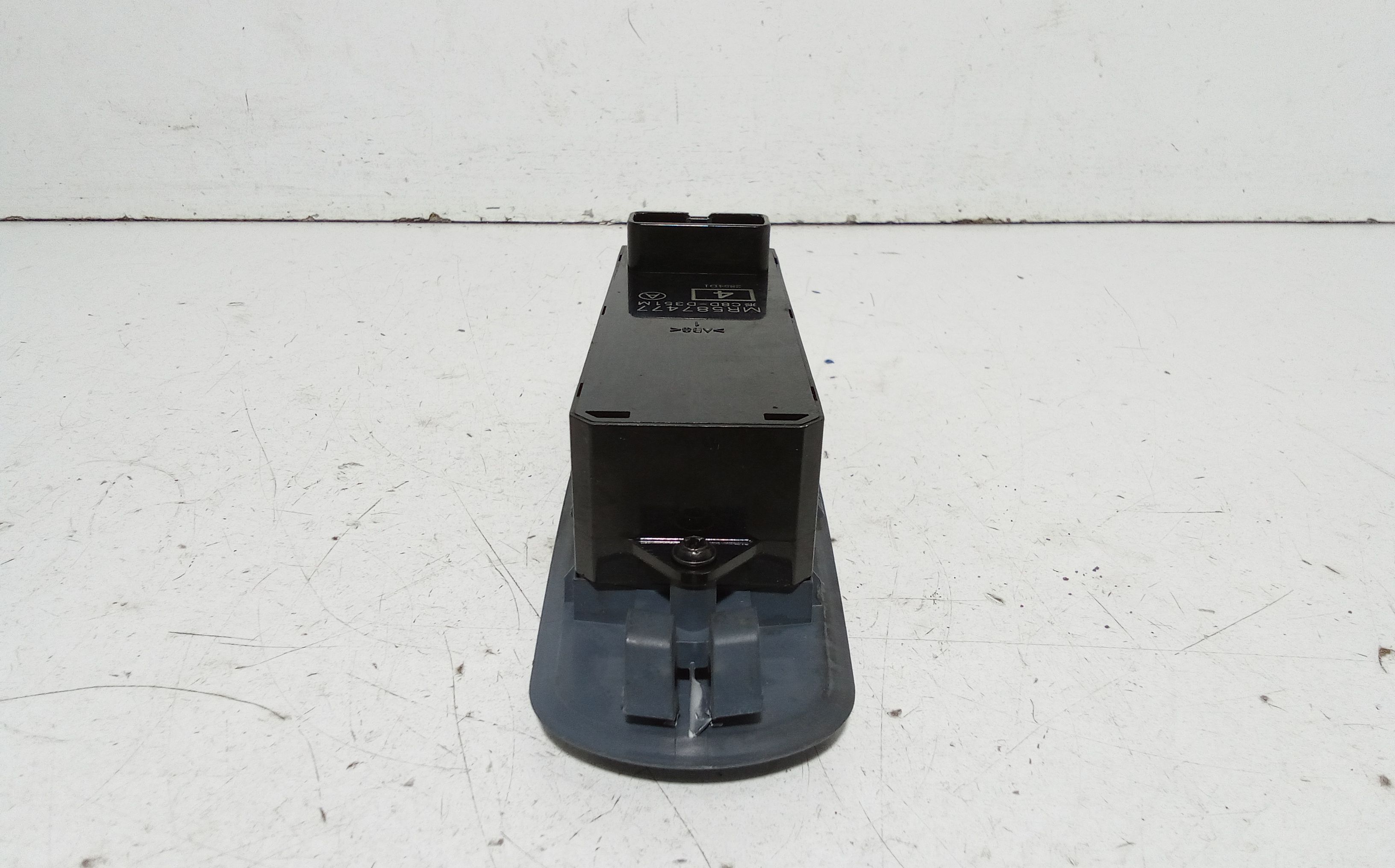 Pulsantiera anteriore sinistra Guida MITSUBISHI Colt Serie 5P (Z) (06>12)