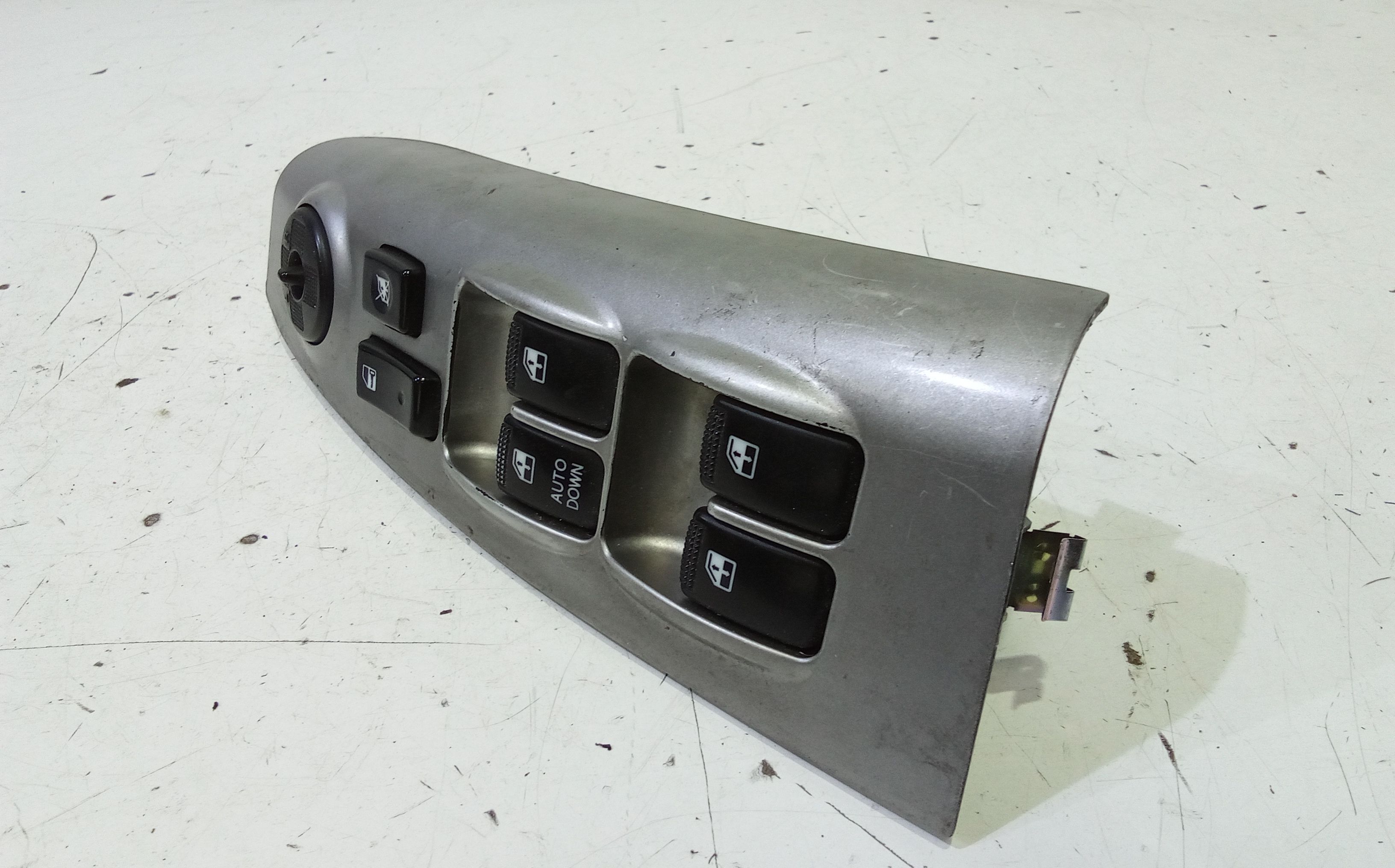 Pulsantiera anteriore sinistra Guida KIA Sportage Serie (04>10)