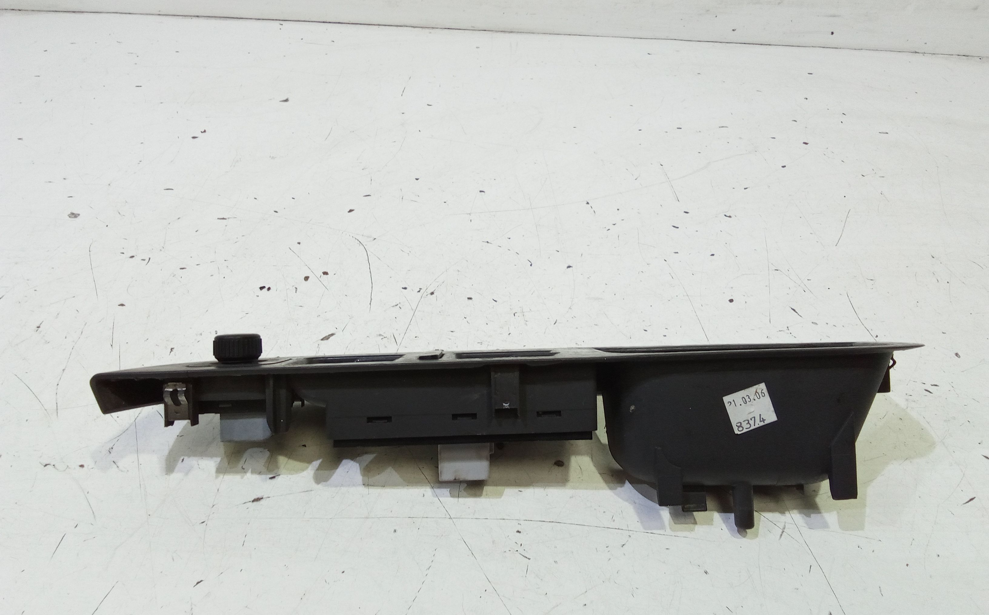 Pulsantiera anteriore sinistra Guida VOLKSWAGEN Golf 5 Berlina (03>08)