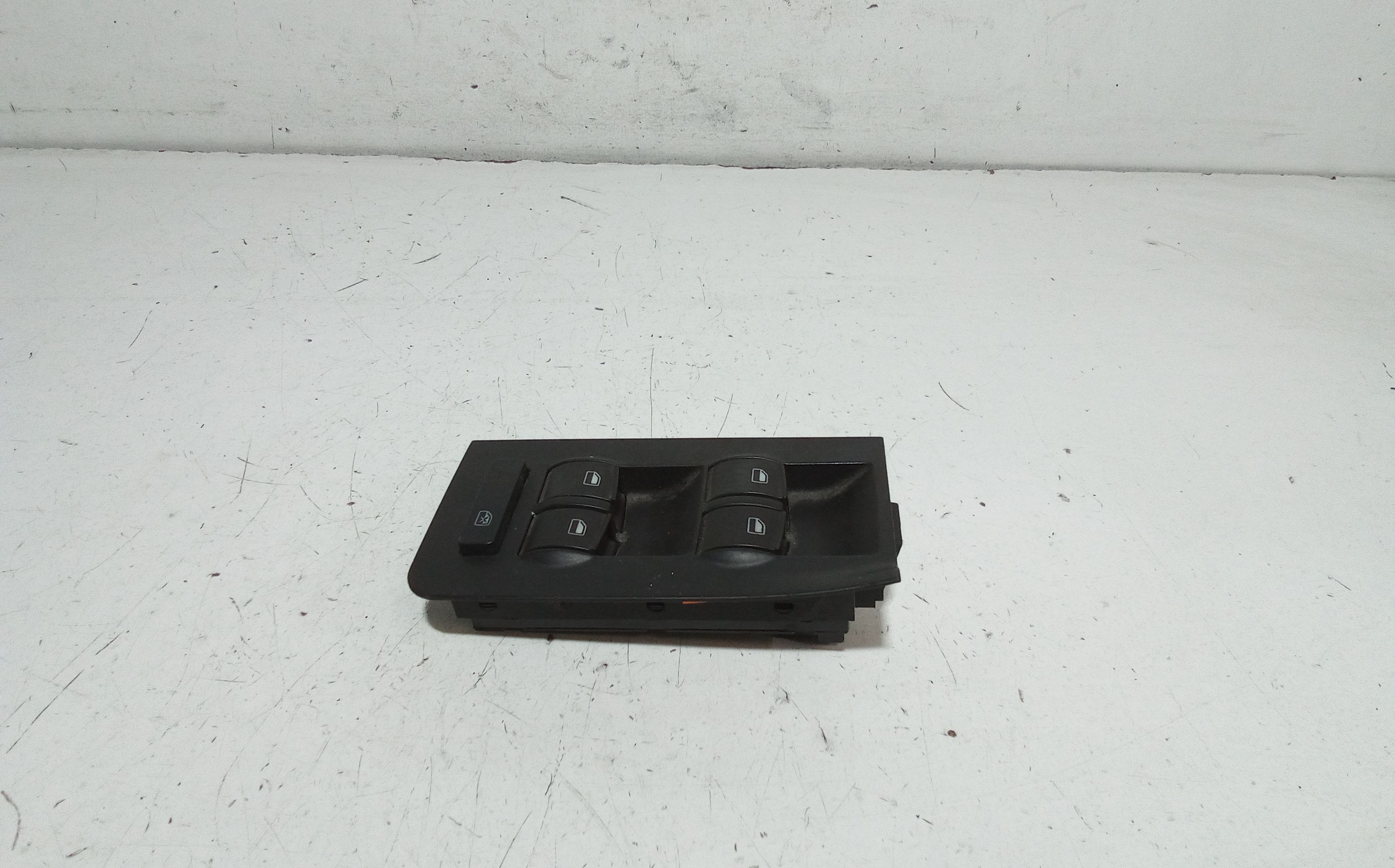 Pulsantiera anteriore sinistra Guida AUDI A4 Berlina (8E) (04>07)