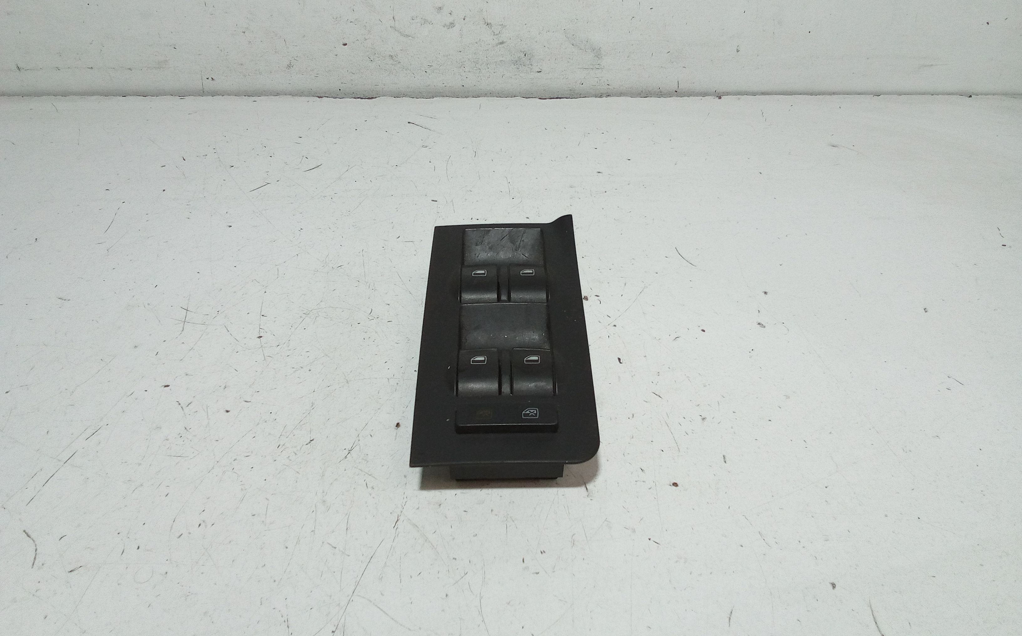 Pulsantiera anteriore sinistra Guida AUDI A4 Berlina (8E) (04>07)