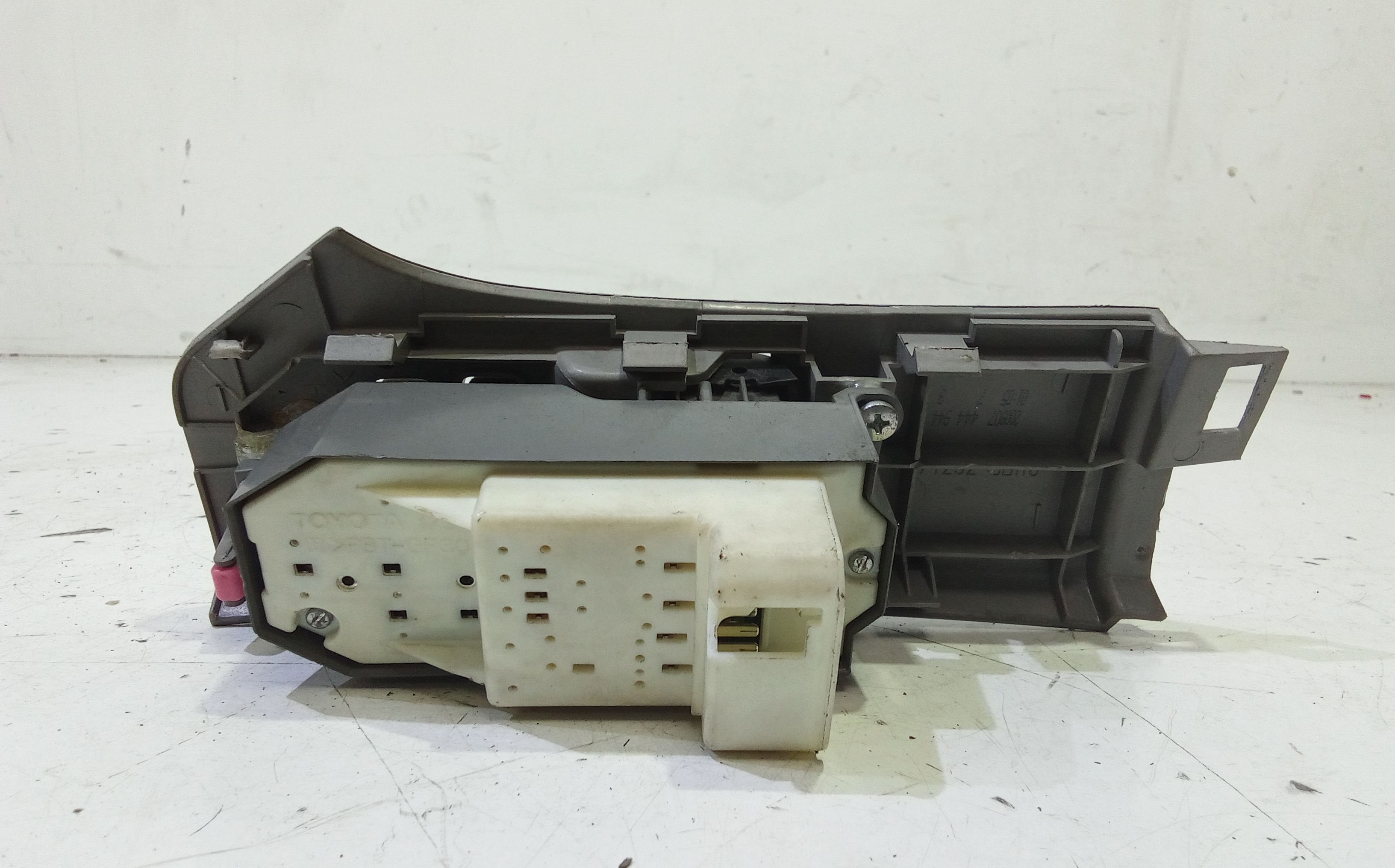 Pulsantiera anteriore sinistra Guida TOYOTA Yaris Serie (05>08)