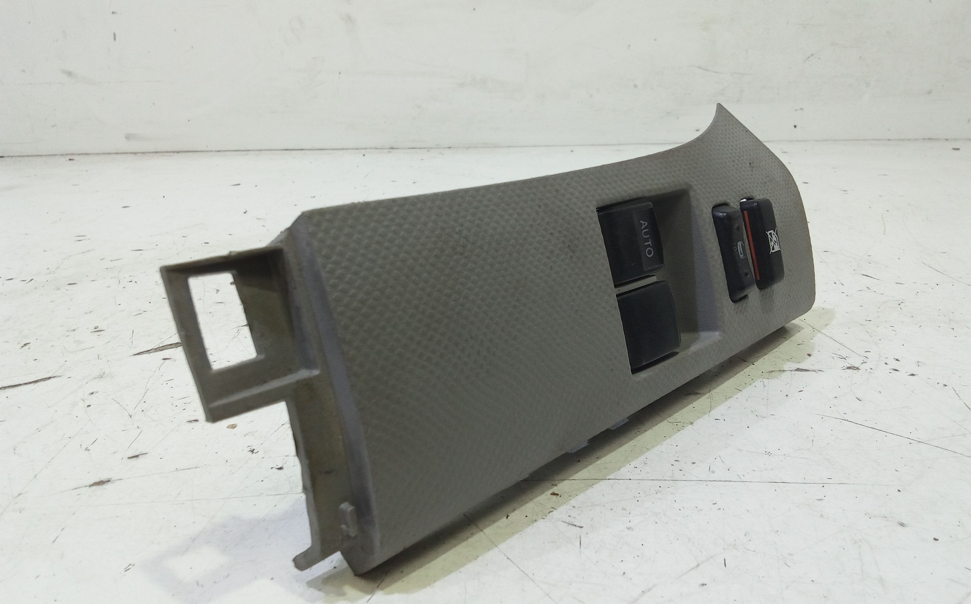 Pulsantiera anteriore sinistra Guida TOYOTA Yaris Serie (05>08)