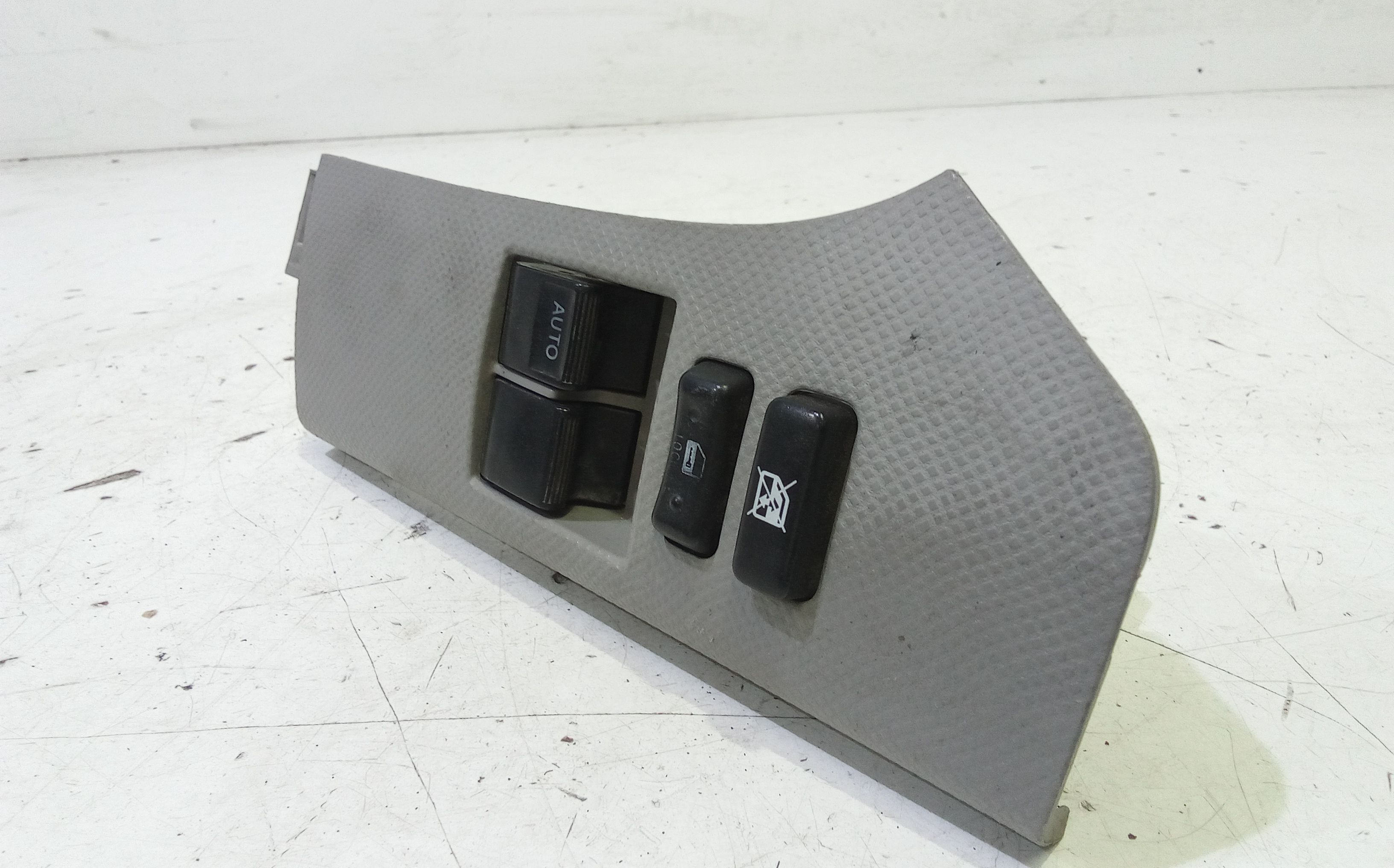 Pulsantiera anteriore sinistra Guida TOYOTA Yaris Serie (05>08)