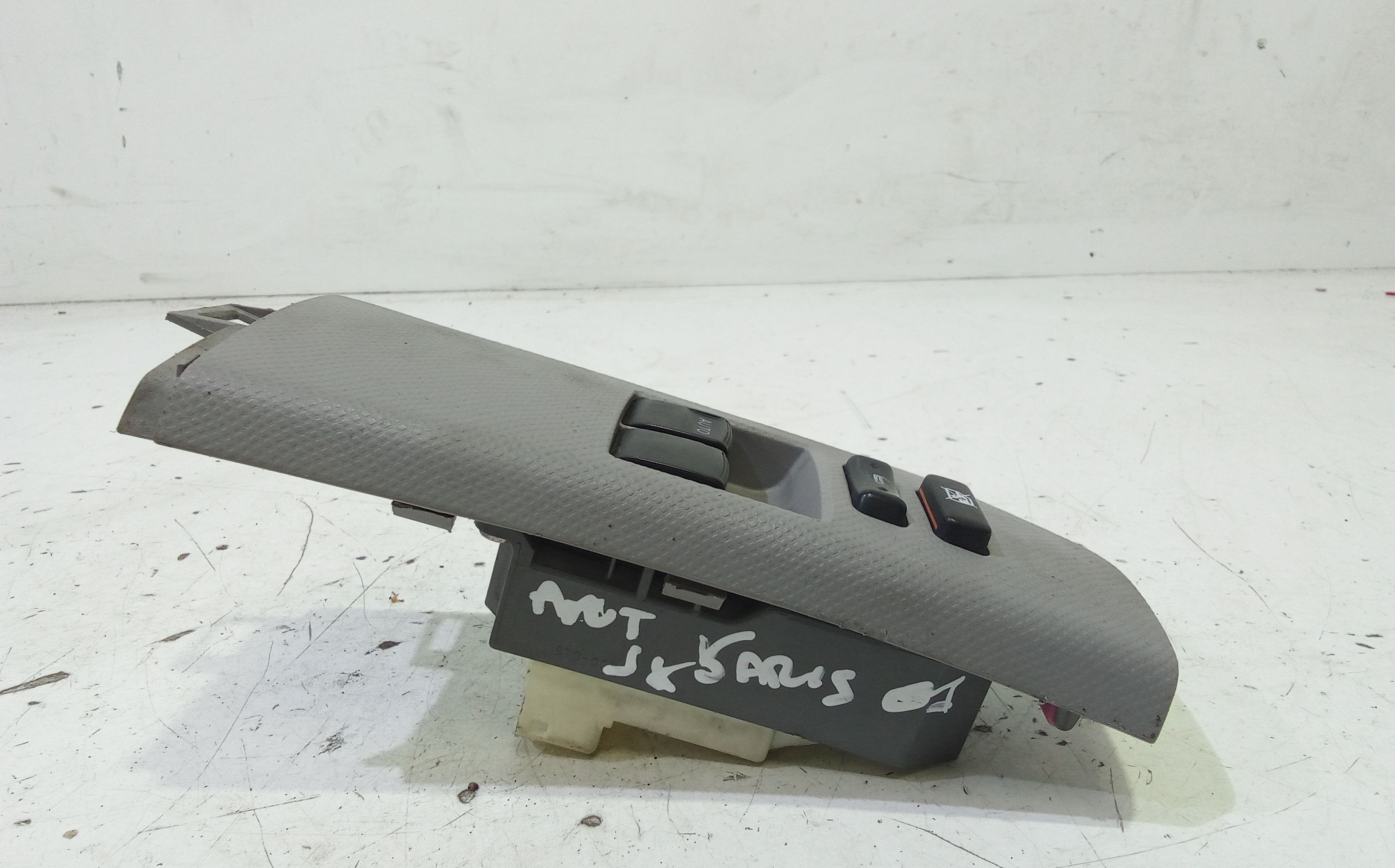 Pulsantiera anteriore sinistra Guida TOYOTA Yaris Serie (05>08)