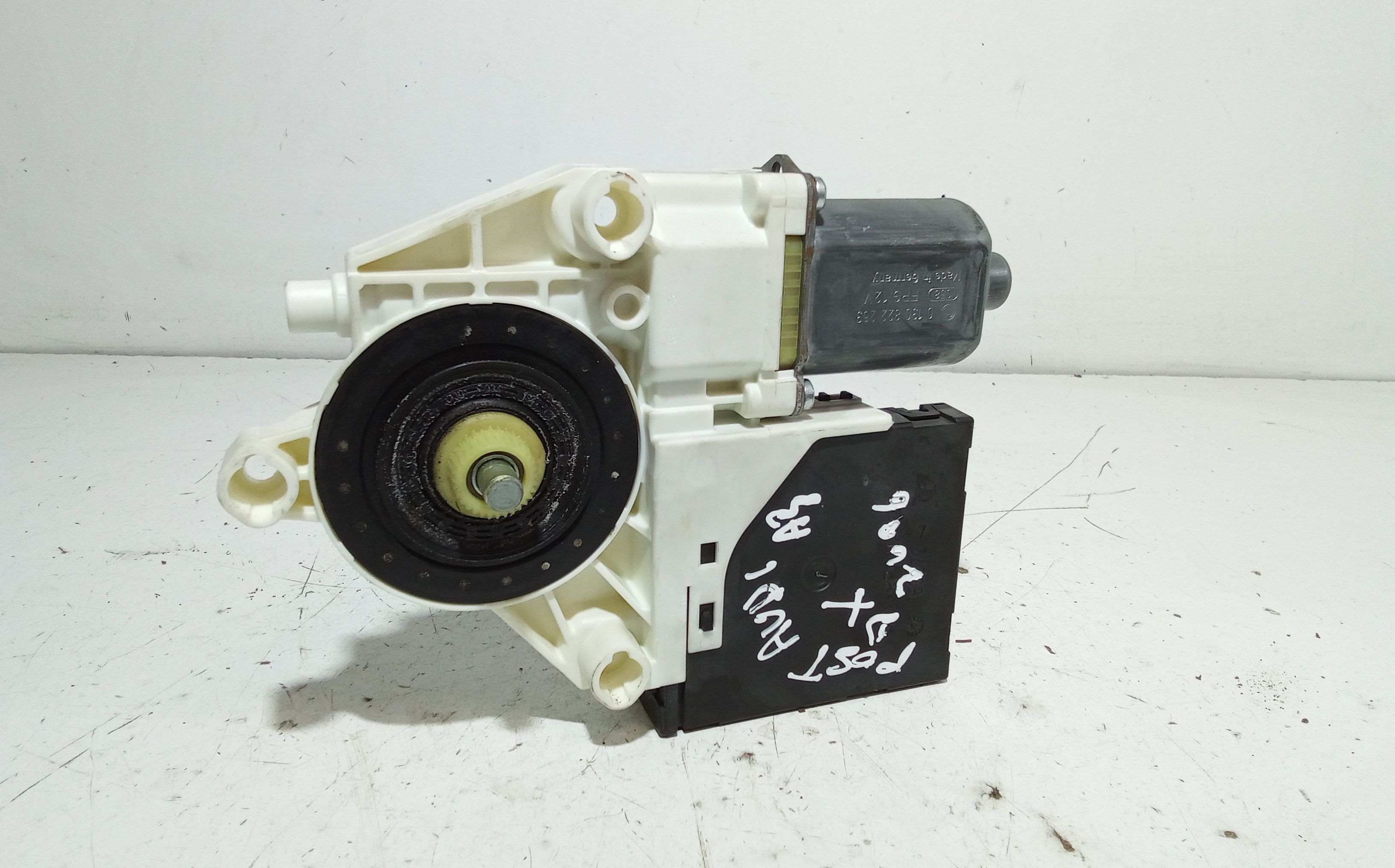 Motorino Alzavetro posteriore destra AUDI A3 Serie (8P1) (05>08)