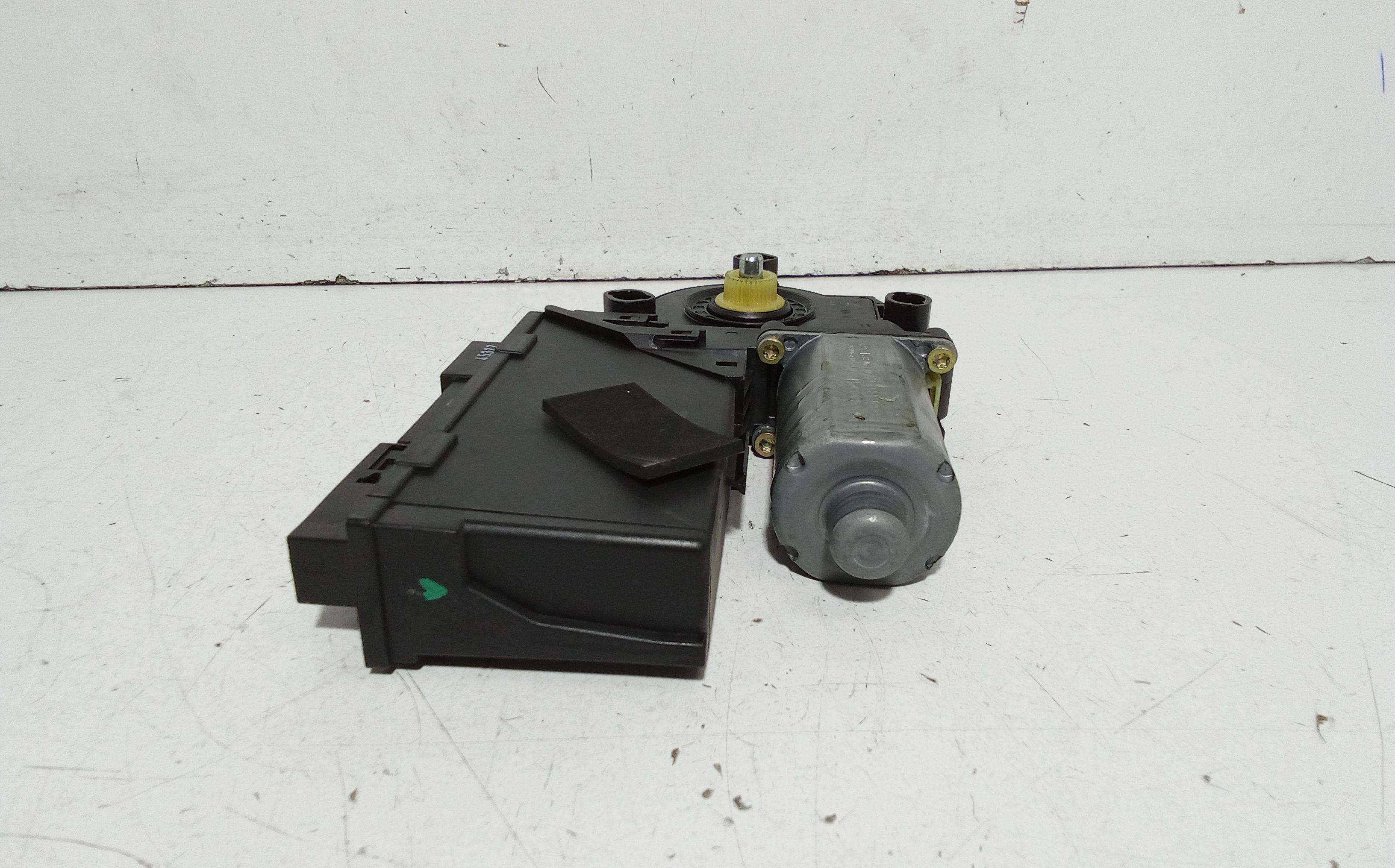 Motorino Alzavetro posteriore destra AUDI A2 Serie (8Z0) (00>05)