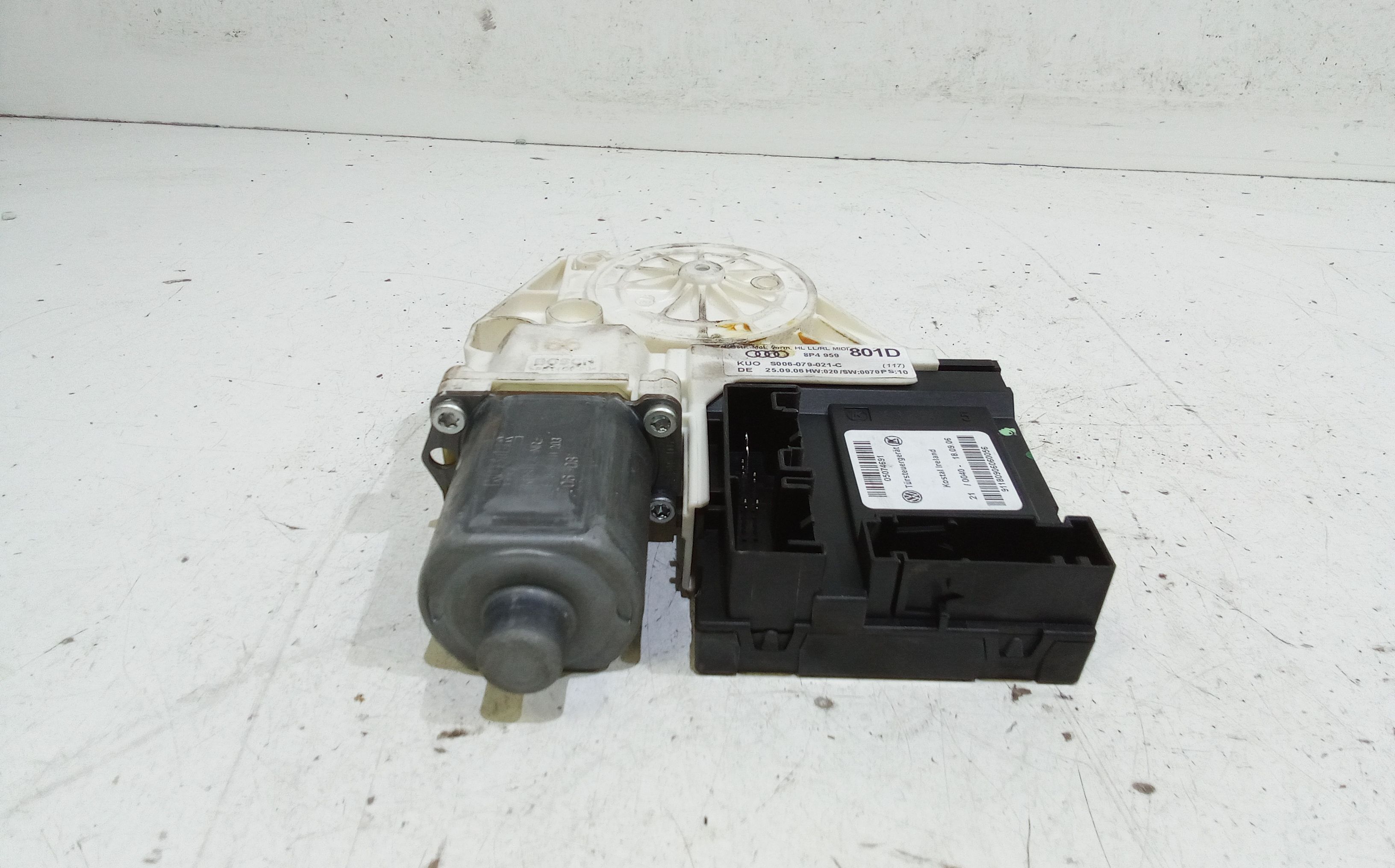 Motorino Alzavetro posteriore destra AUDI A3 Serie (8P1) (05>08)