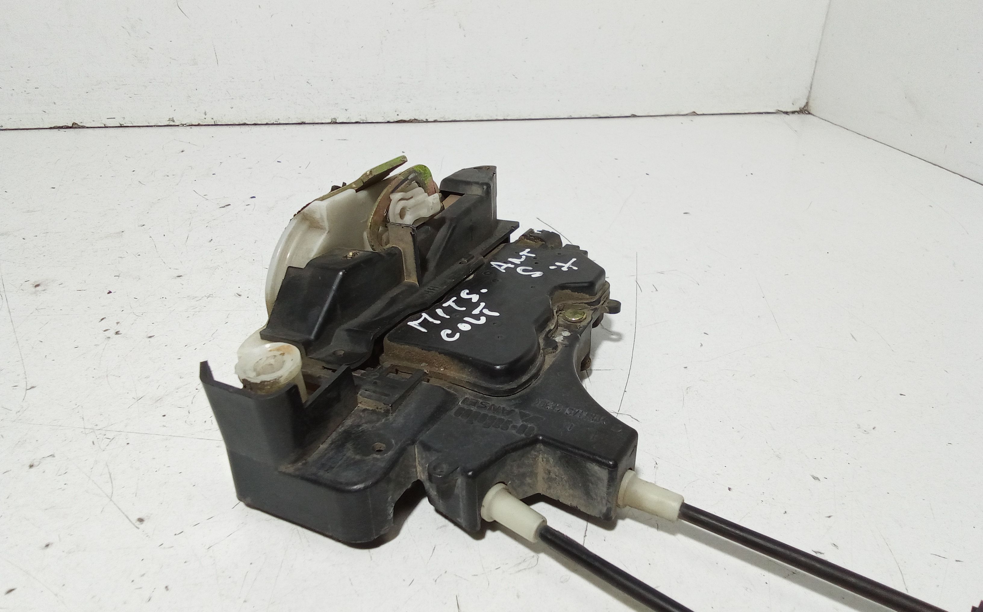 Serratura Anteriore Sinistra MITSUBISHI Colt Serie 5P (Z) (06>12)