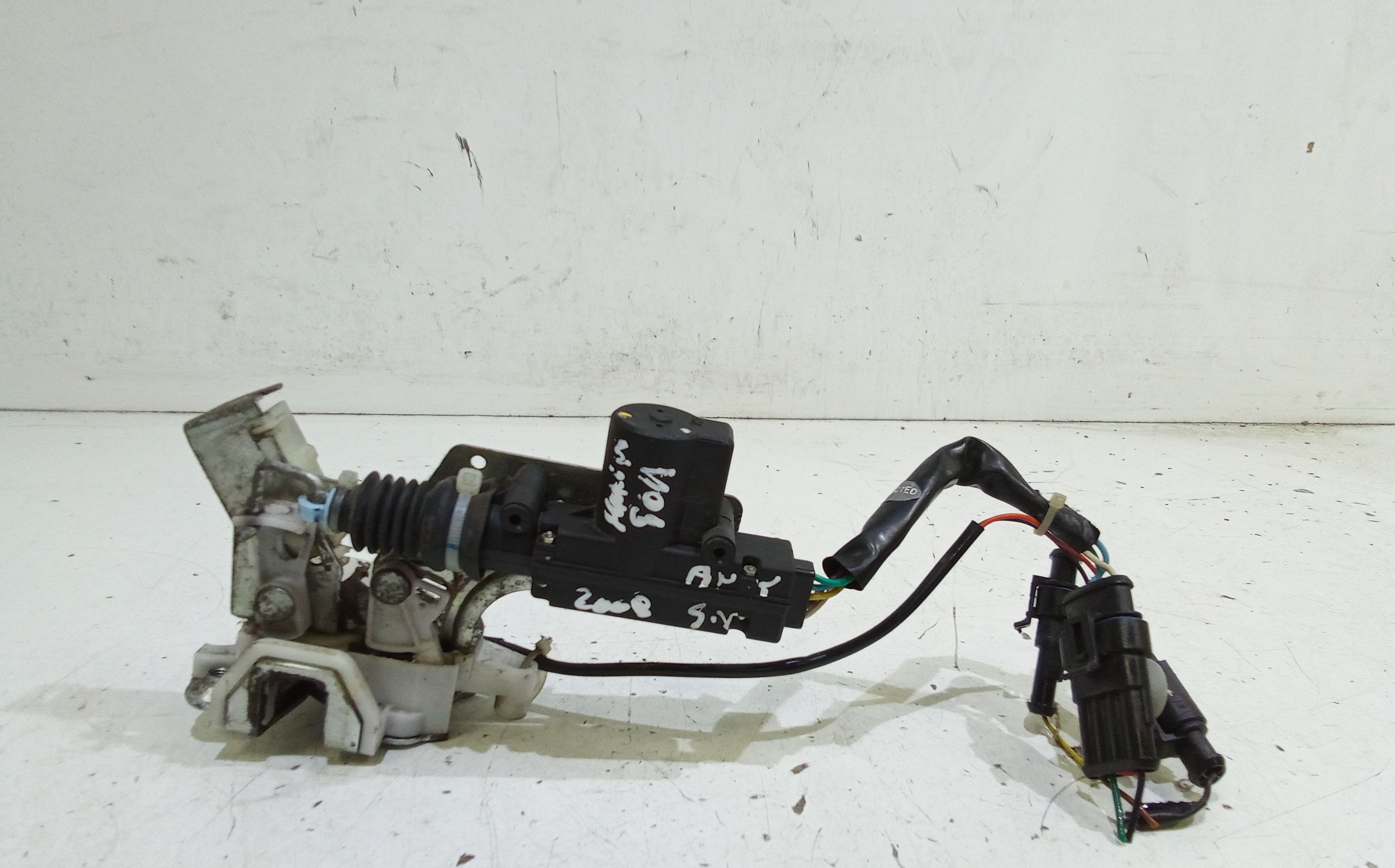 Serratura Anteriore Sinistra MAHINDRA GOA Serie