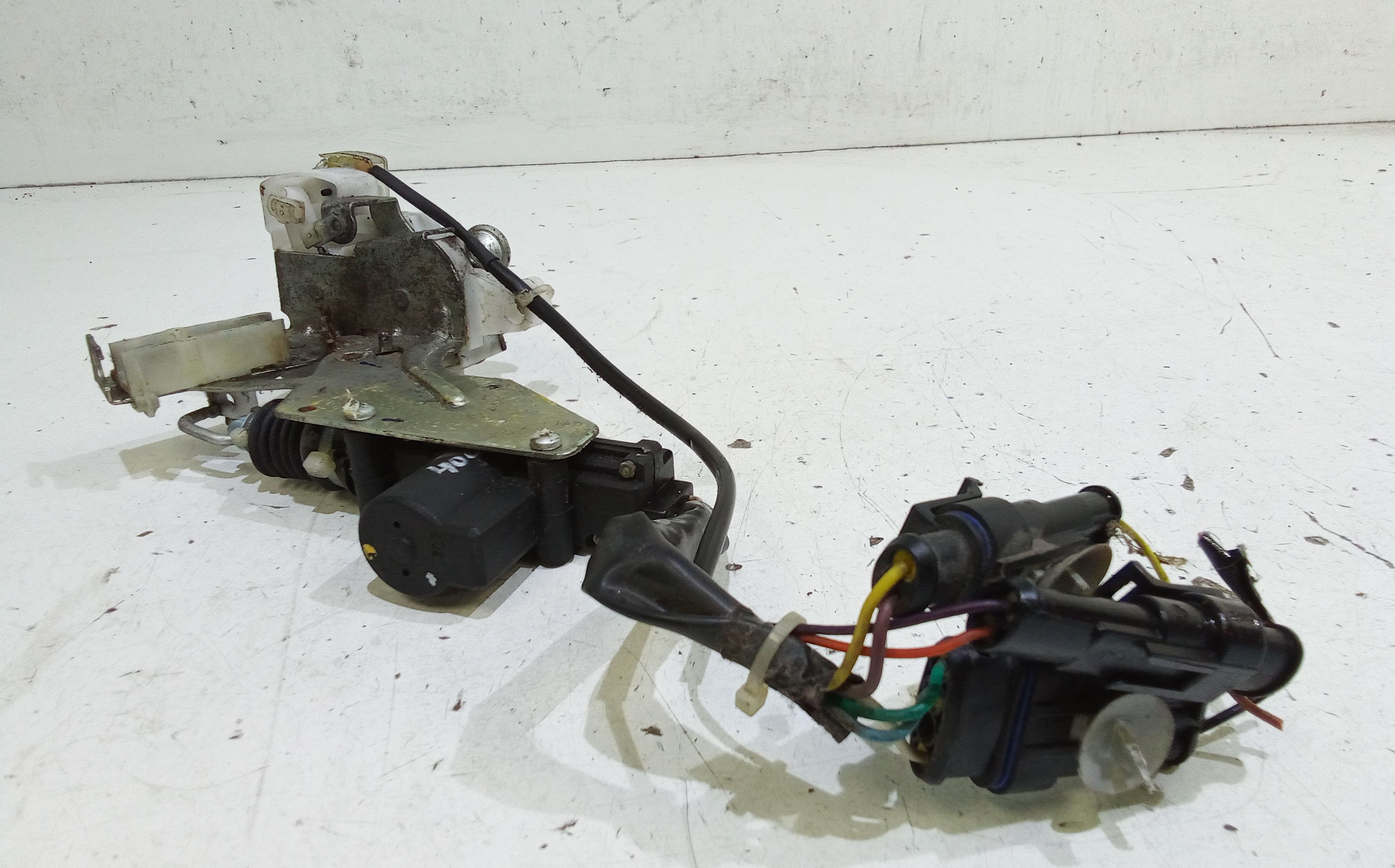 Serratura Anteriore Sinistra MAHINDRA GOA Serie