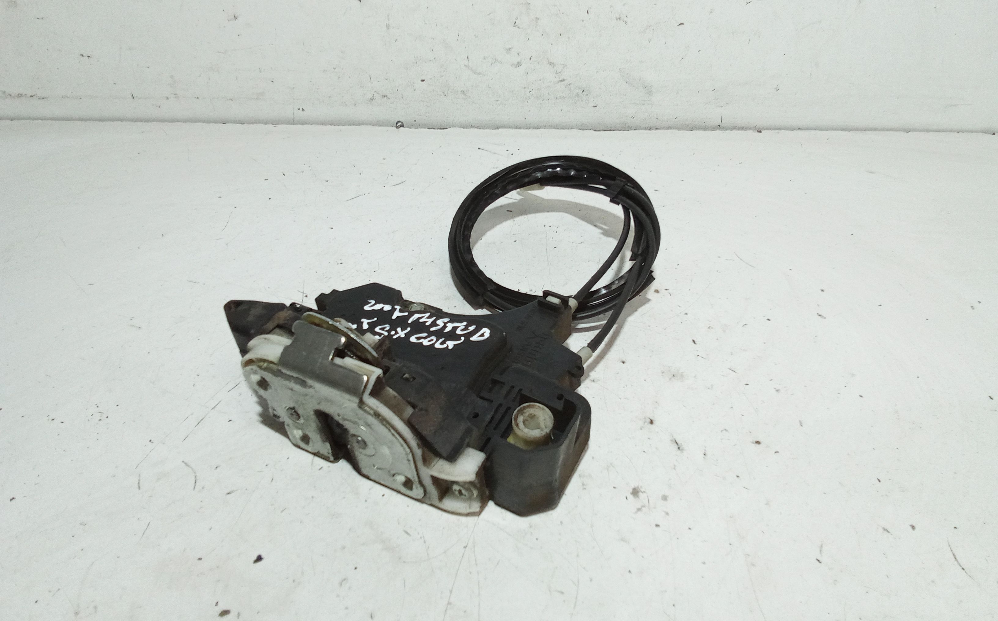 Serratura Anteriore Sinistra MITSUBISHI Colt Serie 5P (Z) (06>12)