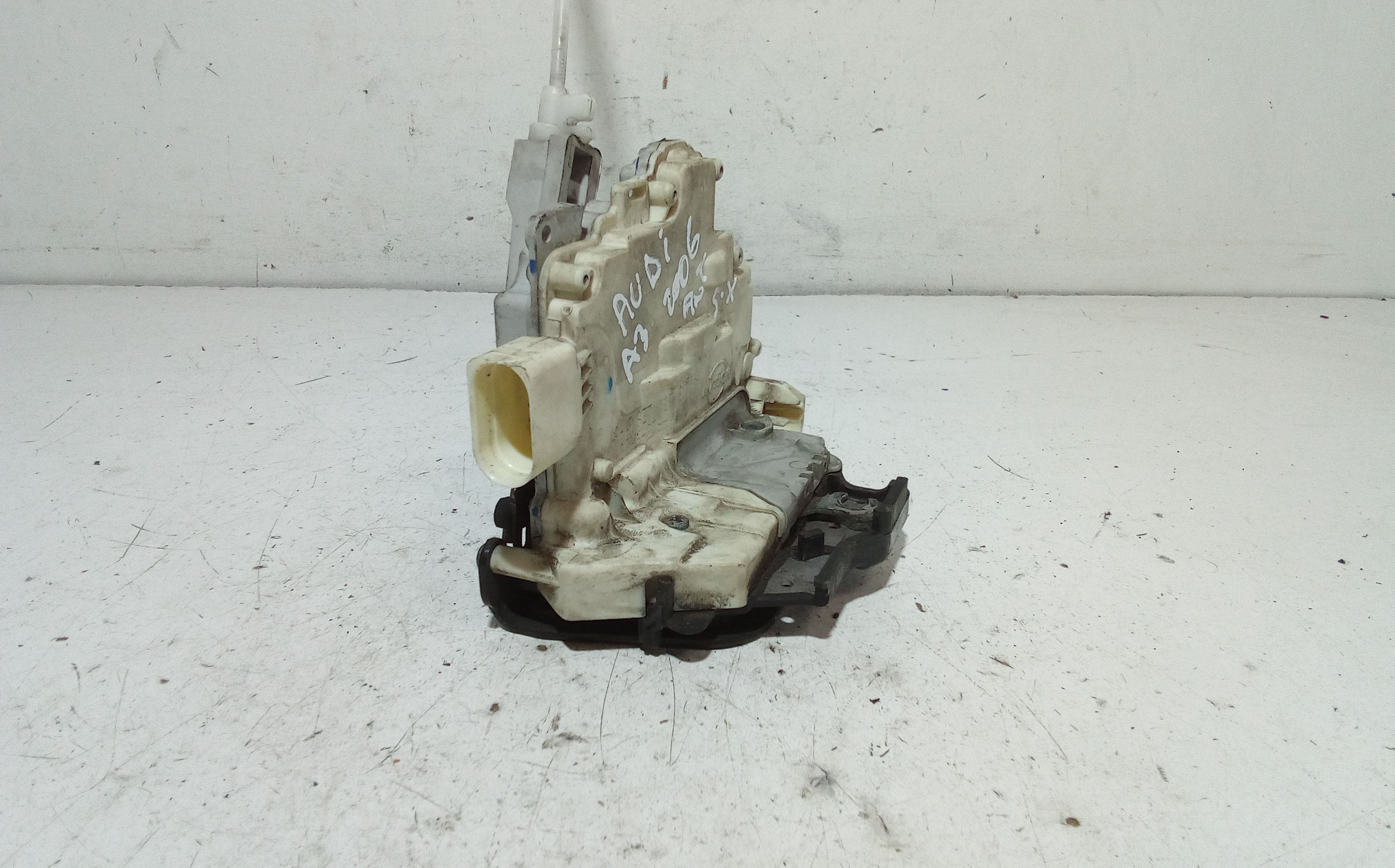 Serratura Anteriore Sinistra AUDI A3 Serie (8P1) (05>08)