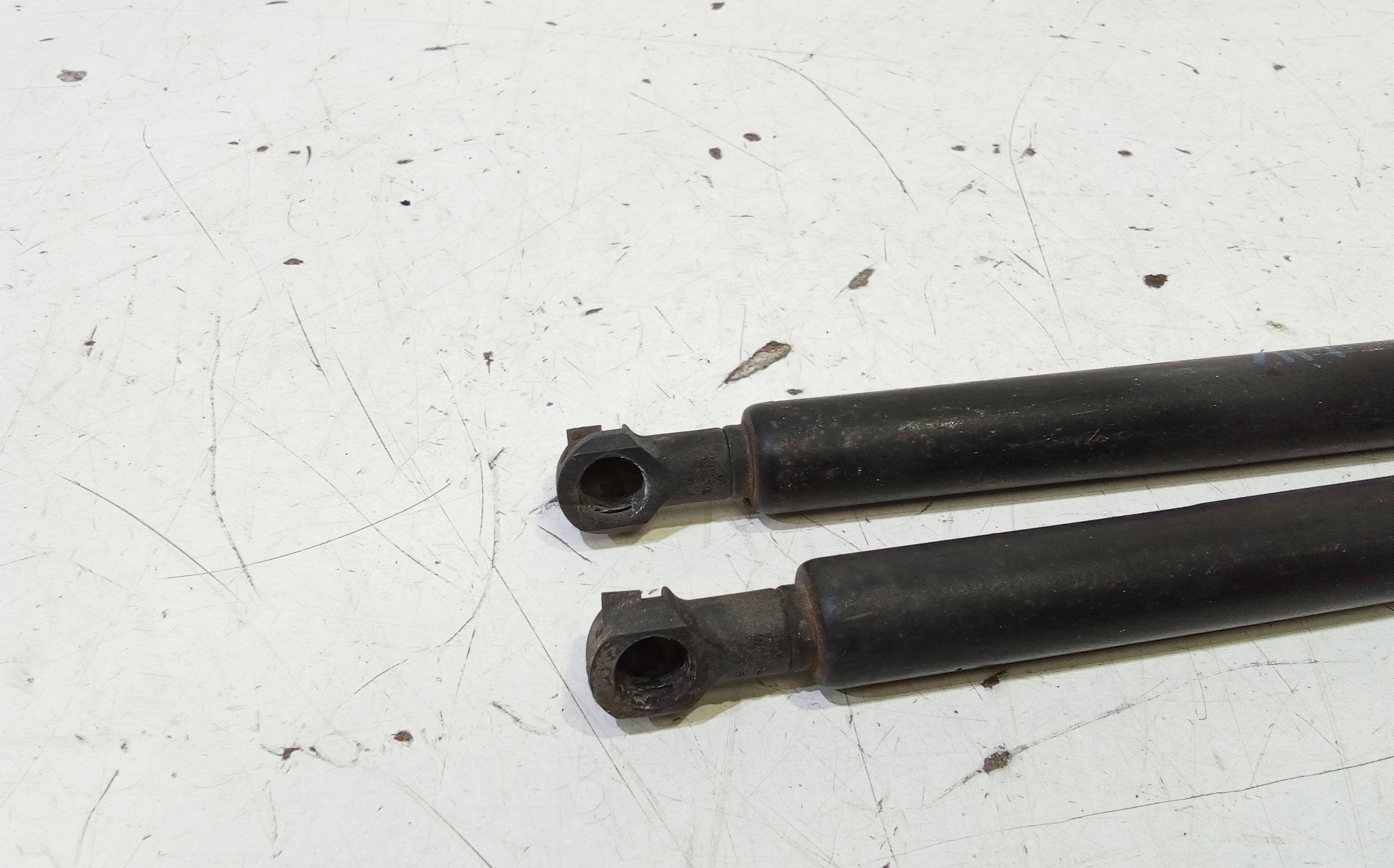 Pistoncini cofano Post. BMW Serie 3 E90 Berlina