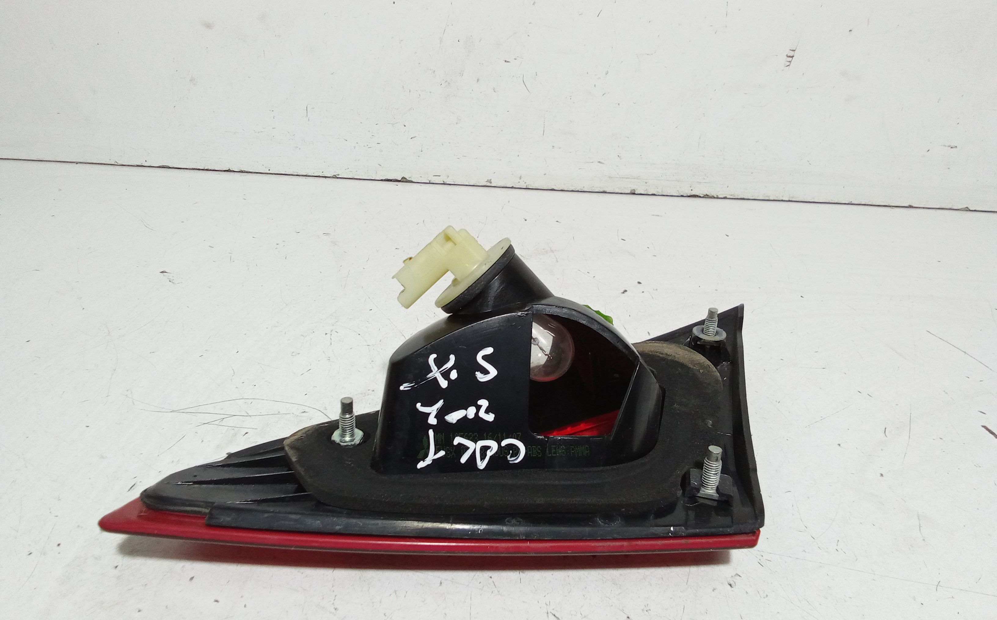 Stop Posteriore Sinistro Integrato nel Portello MITSUBISHI Colt CZ3 (05>08)