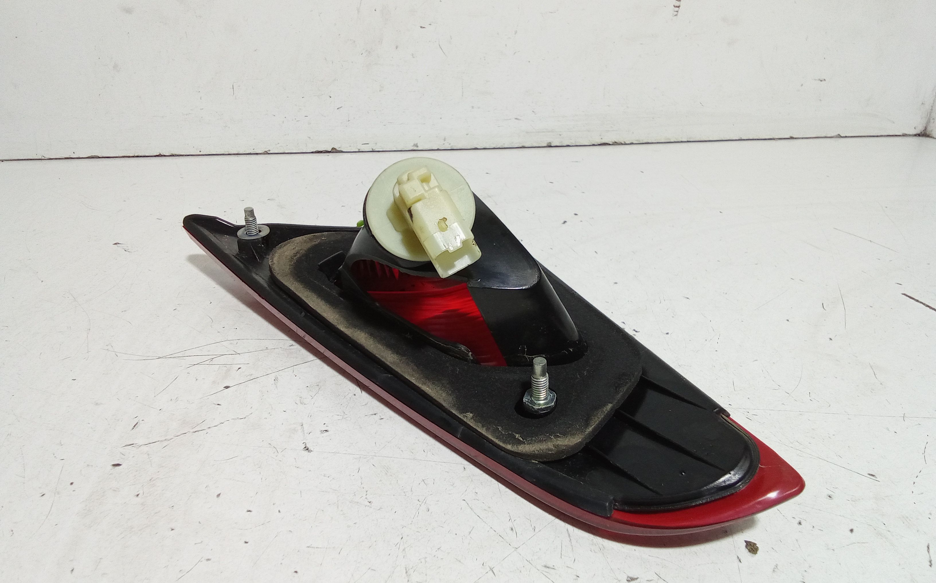 Stop Posteriore Sinistro Integrato nel Portello MITSUBISHI Colt CZ3 (05>08)