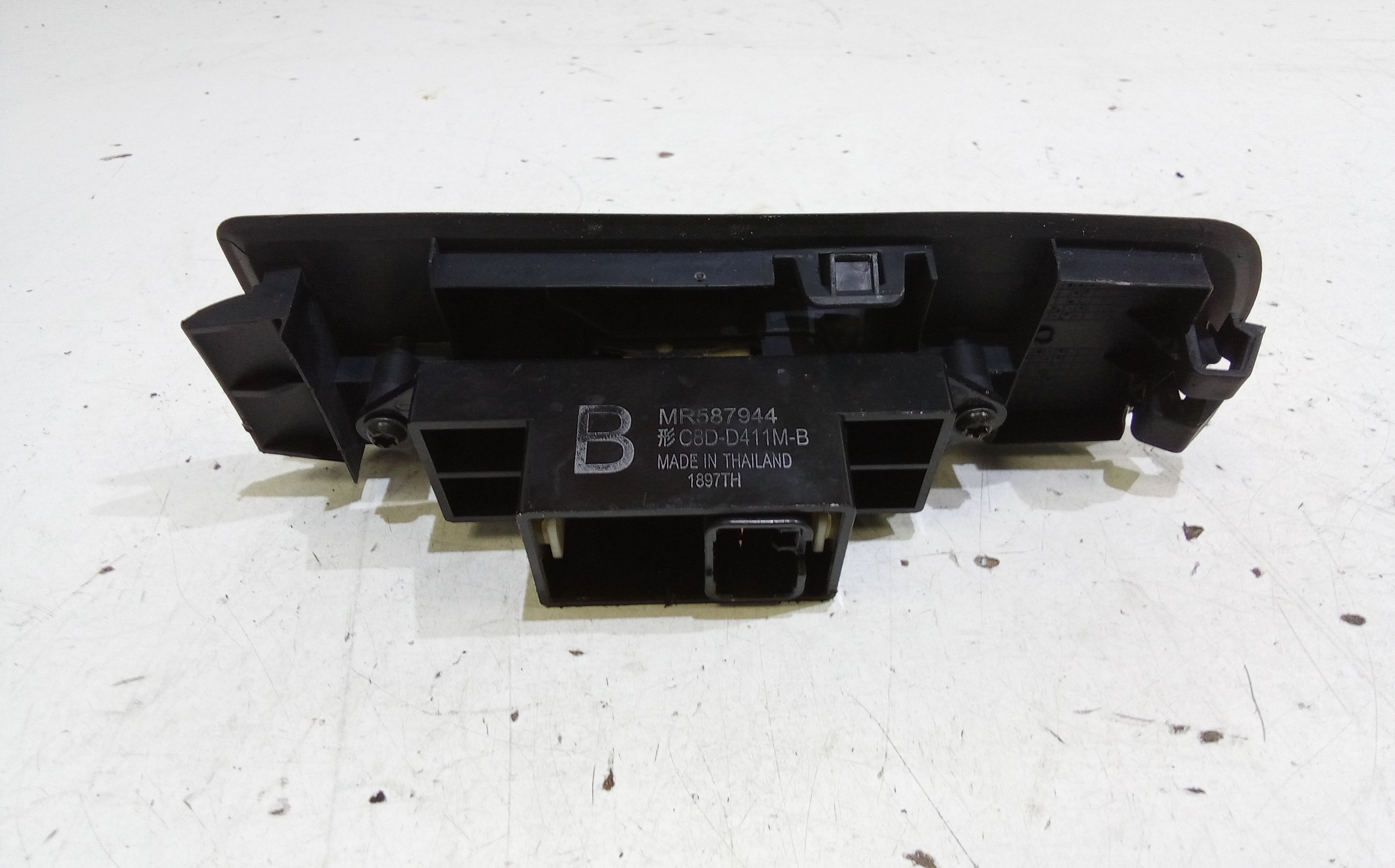 Pulsantiera Anteriore Destra Passeggero MITSUBISHI Colt Serie 3P (Z30)  (04>12)