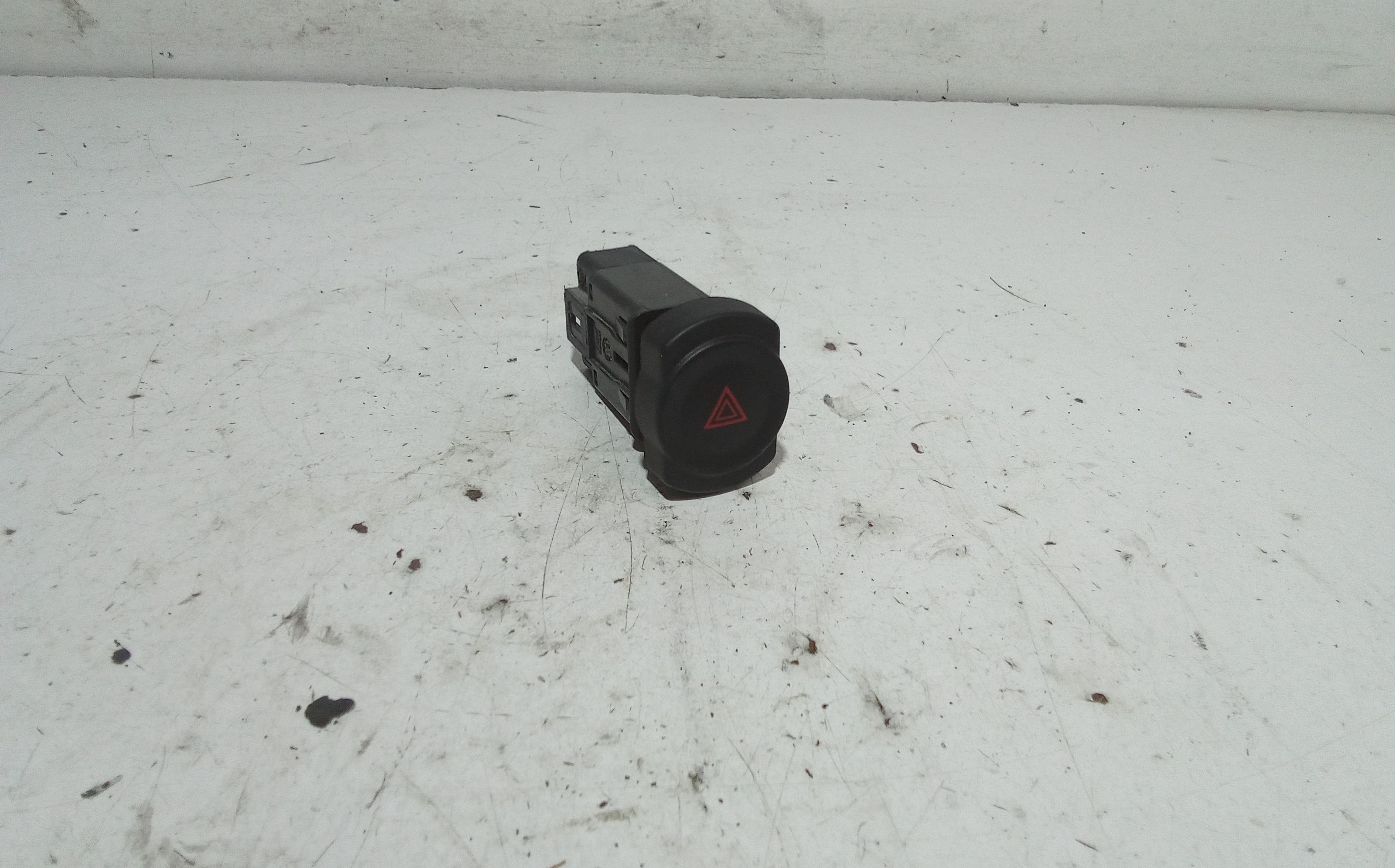 Pulsante luci di emergenza DACIA Duster 1 Serie