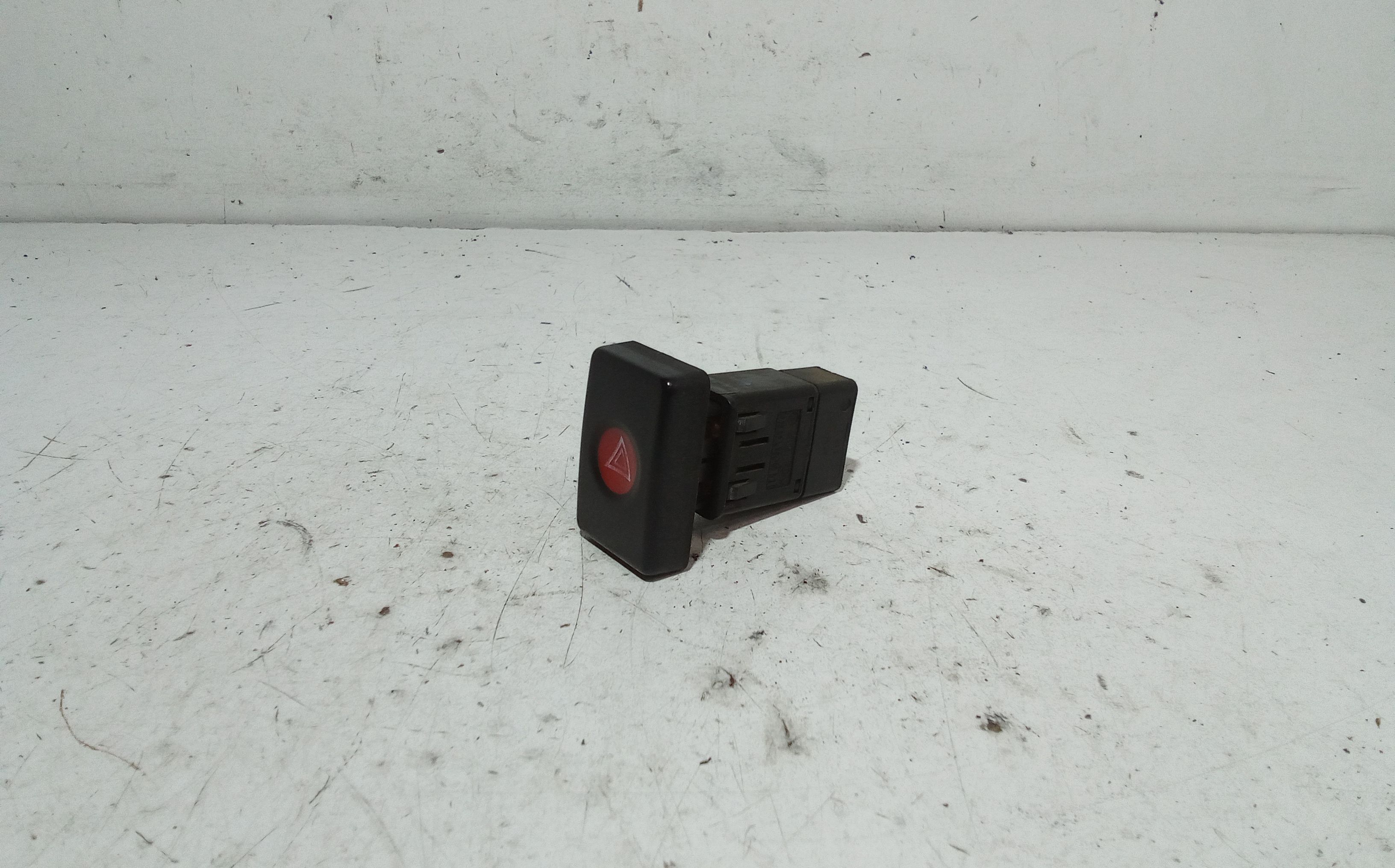 Pulsante luci di emergenza DACIA Logan 1 Serie