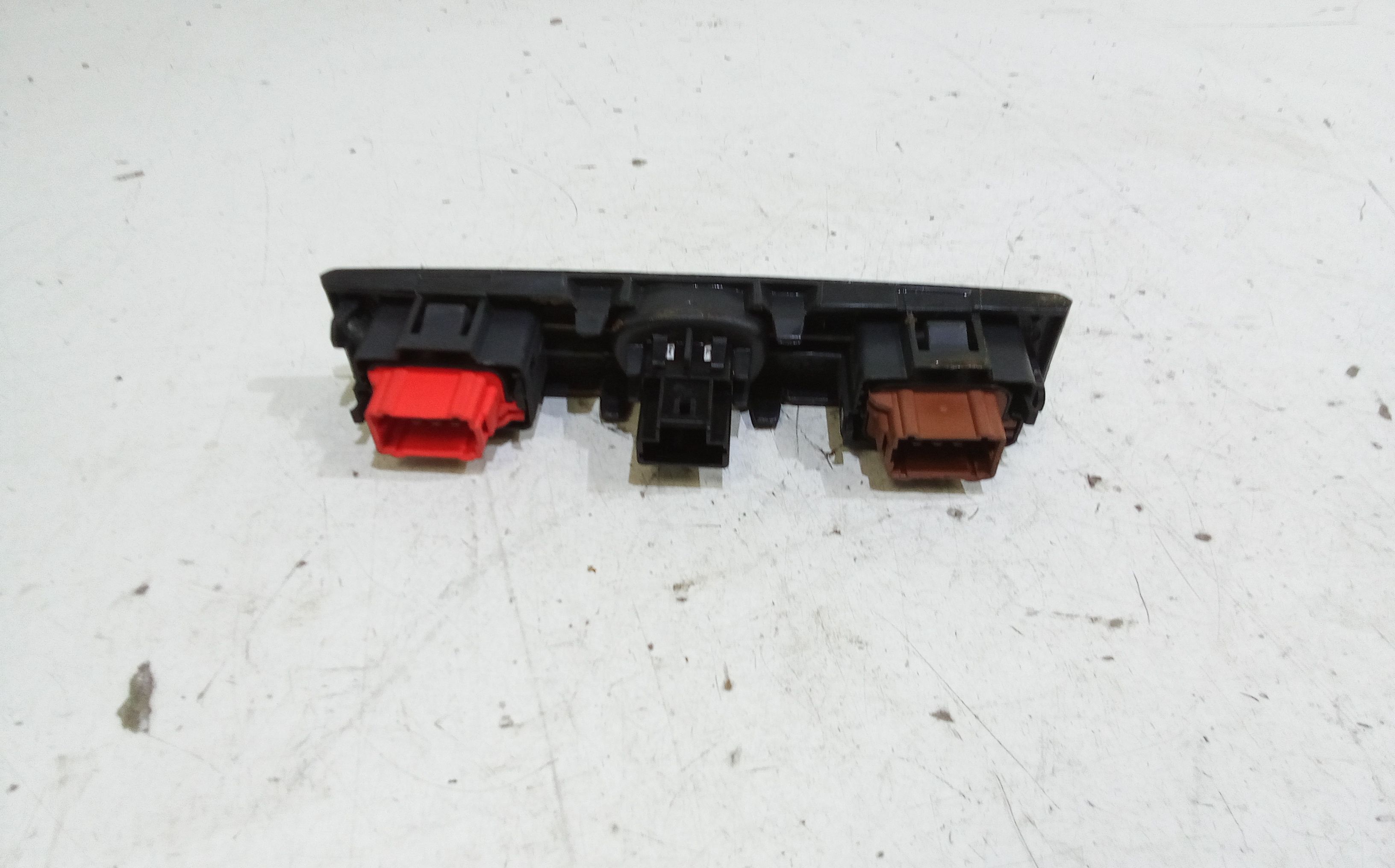 Pulsante luci di emergenza RENAULT Clio Serie (01>05)