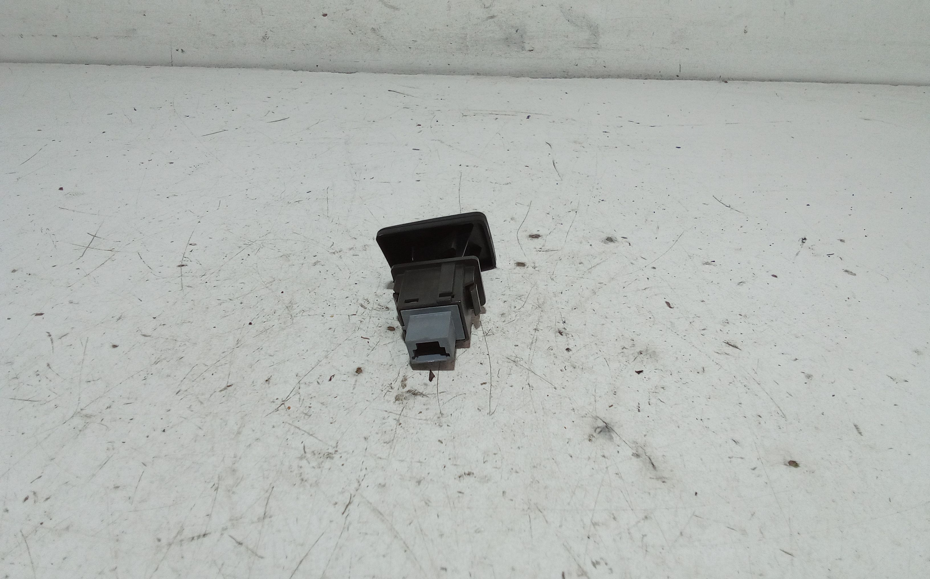 Pulsante luci di emergenza TOYOTA Yaris Serie (05>08)