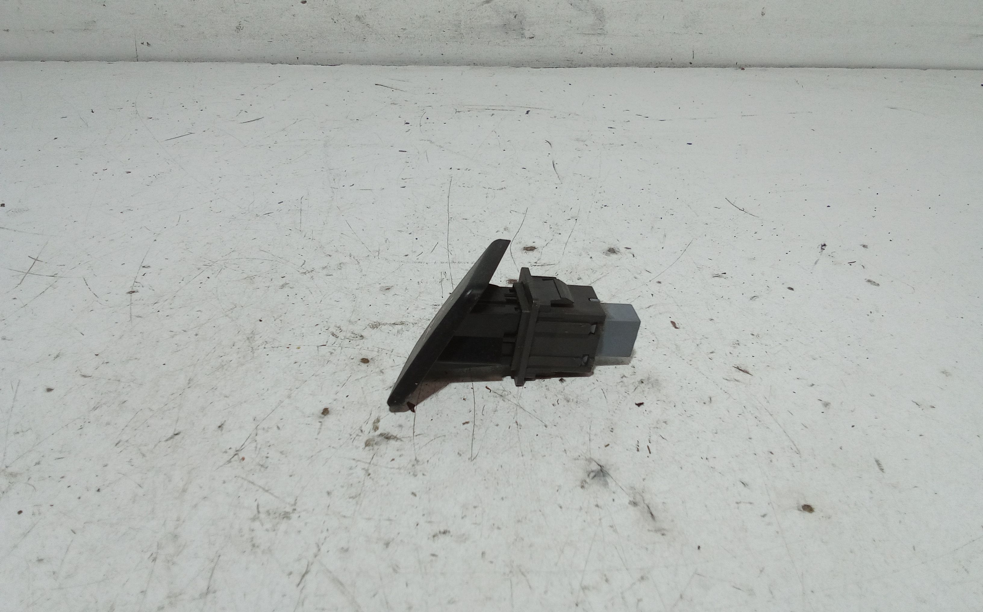 Pulsante luci di emergenza TOYOTA Yaris Serie (05>08)