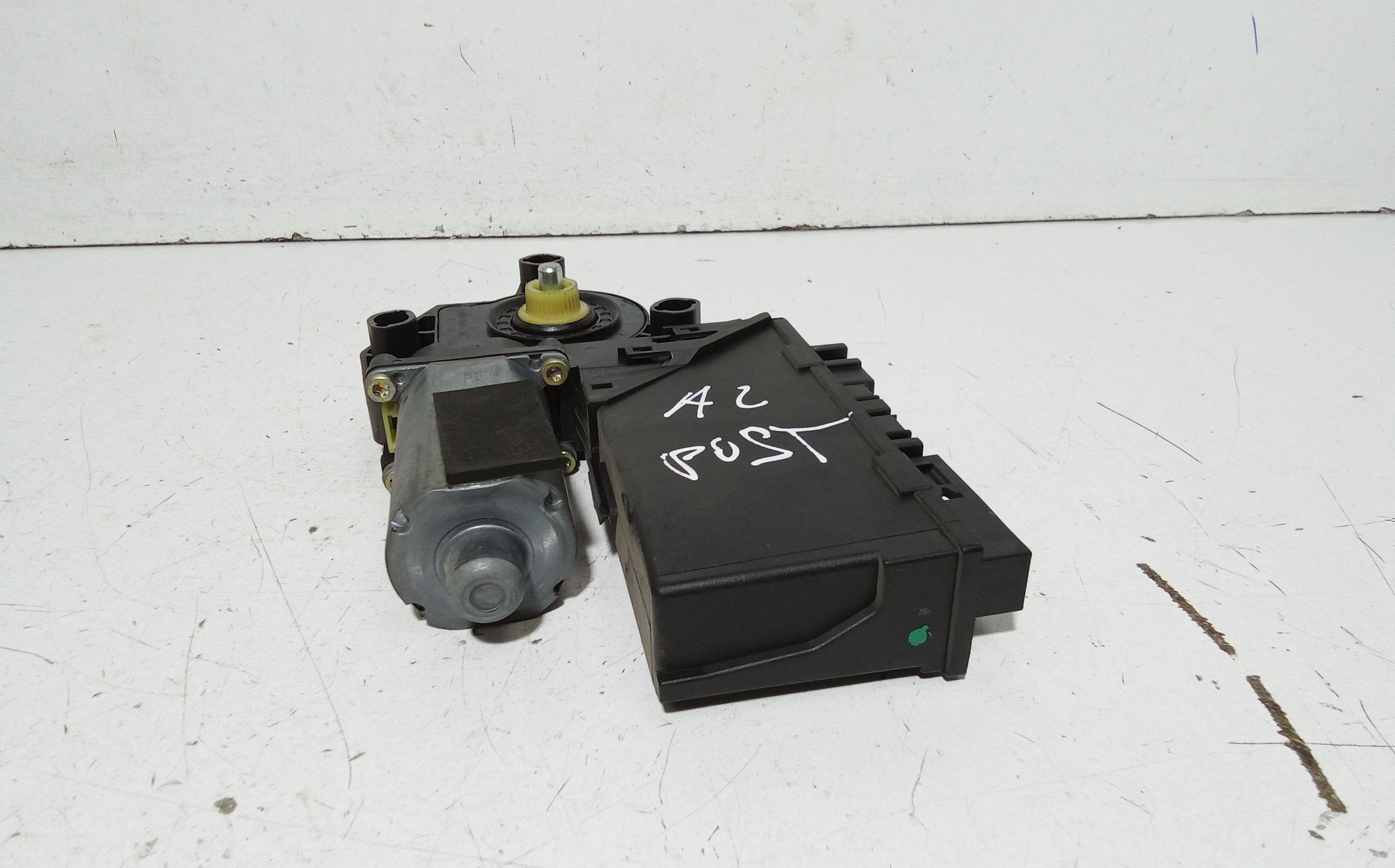 Motorino Alzavetro posteriore Sinistro AUDI A2 Serie (8Z0) (00>05)