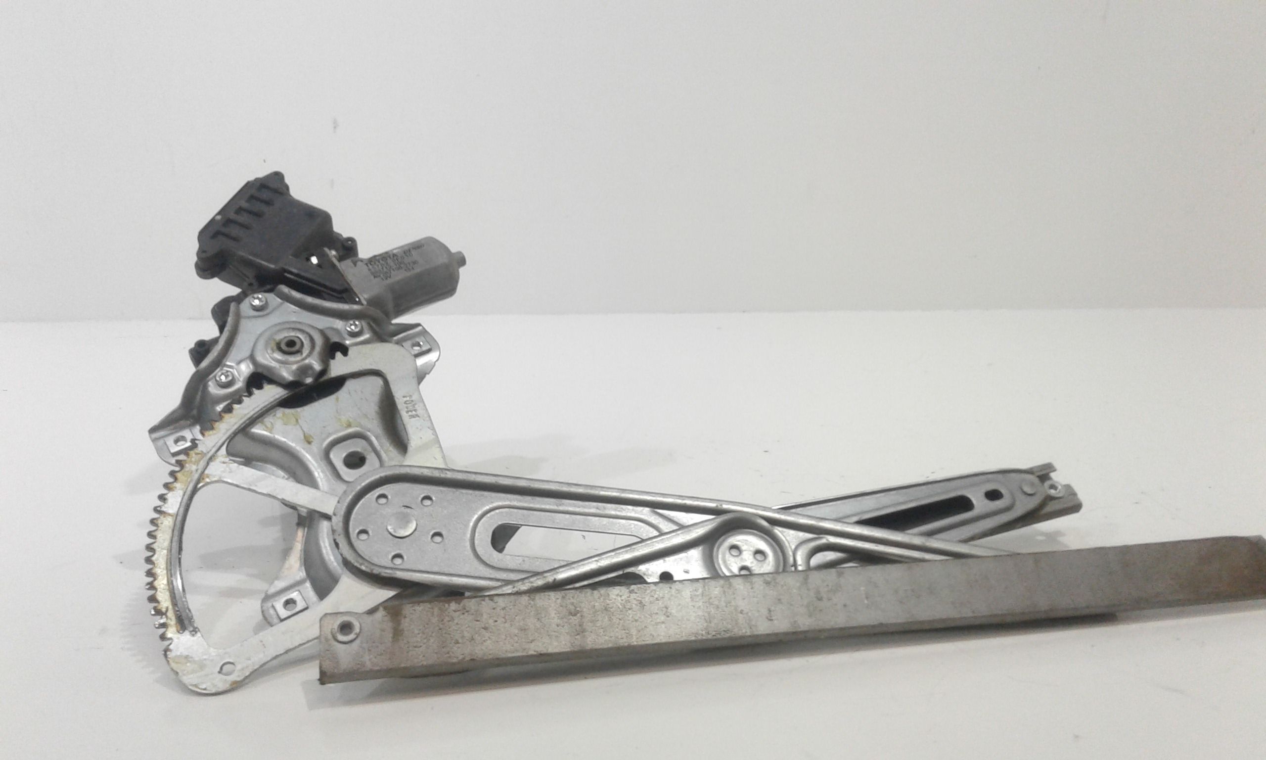 Cremagliera anteriore sinistra Guida TOYOTA Yaris 3 Serie