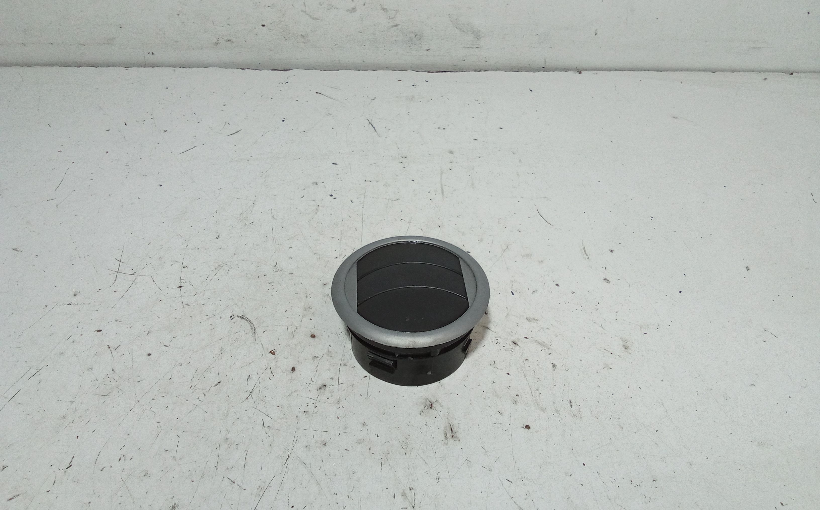 Bocchetta aria cruscotto lato passeggero DACIA Logan 1 Serie