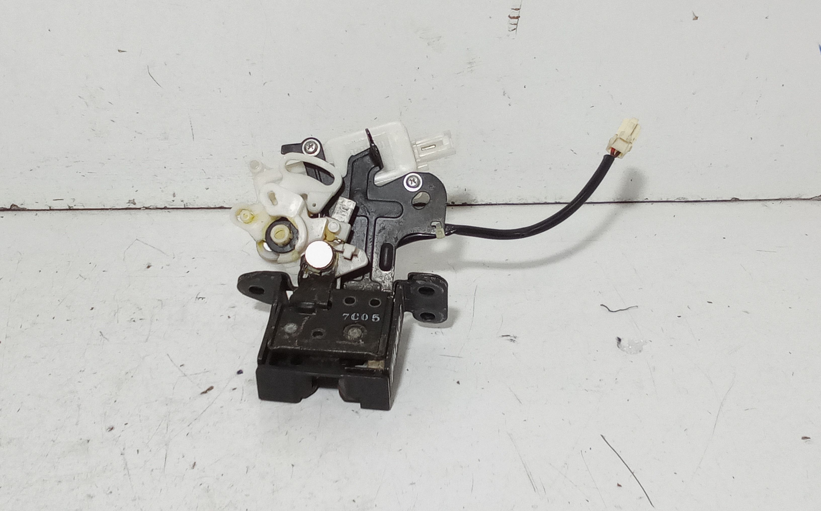 Serratura Cofano Posteriore MAZDA 3 Berlina Serie (03>09)