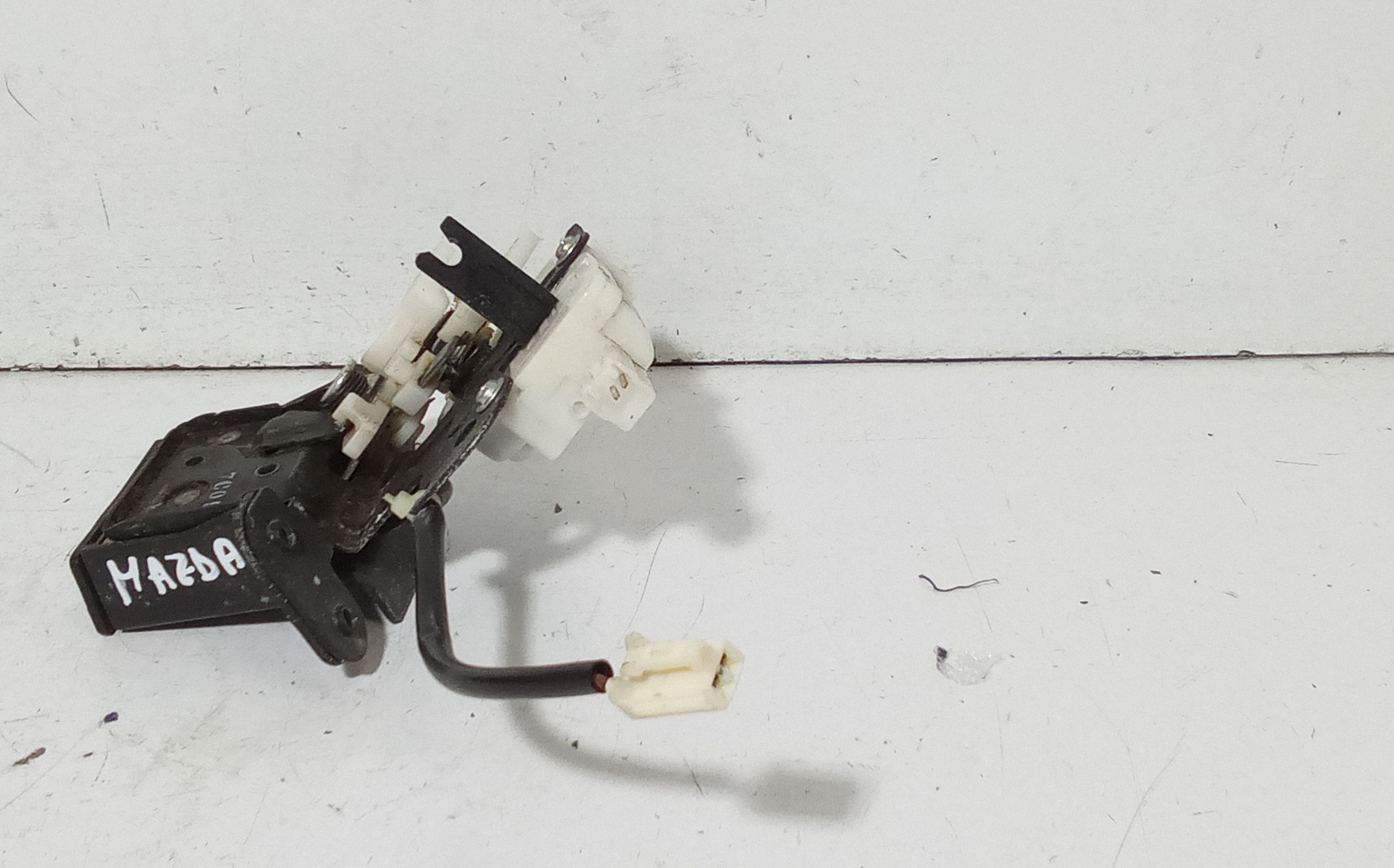 Serratura Cofano Posteriore MAZDA 3 Berlina Serie (03>09)