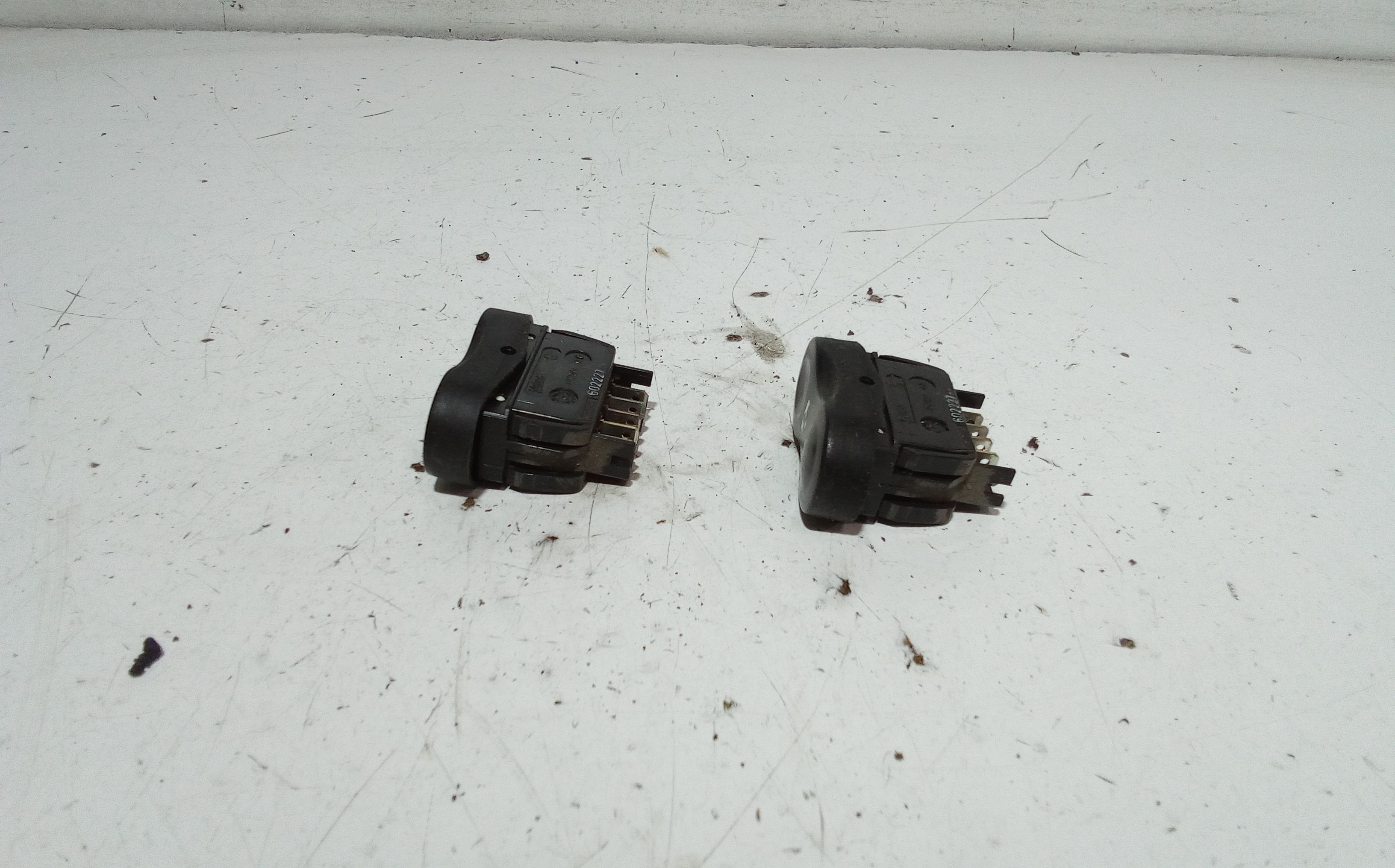 Pulsantiera alzavetri centrale DACIA Sandero 1 Serie